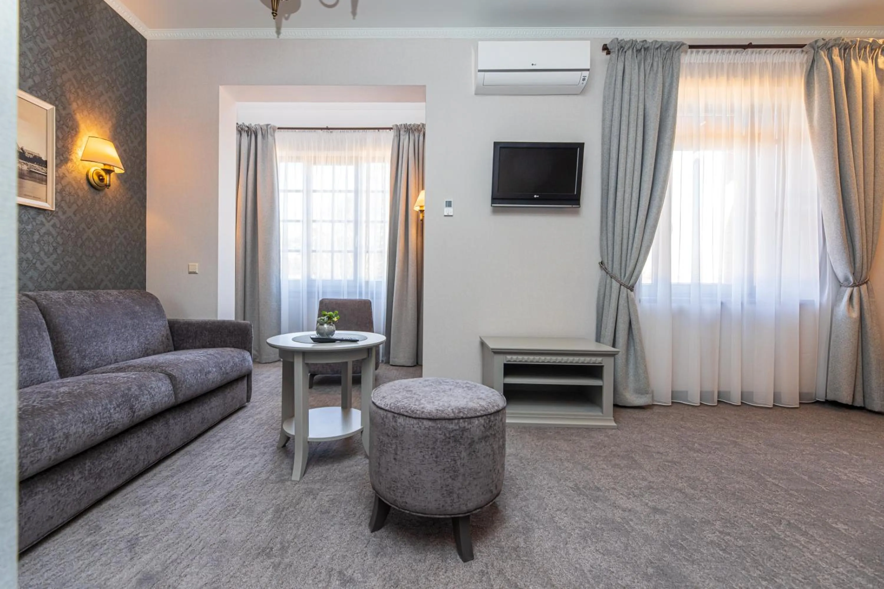 TV and multimedia in Senoji Hansa Hotel