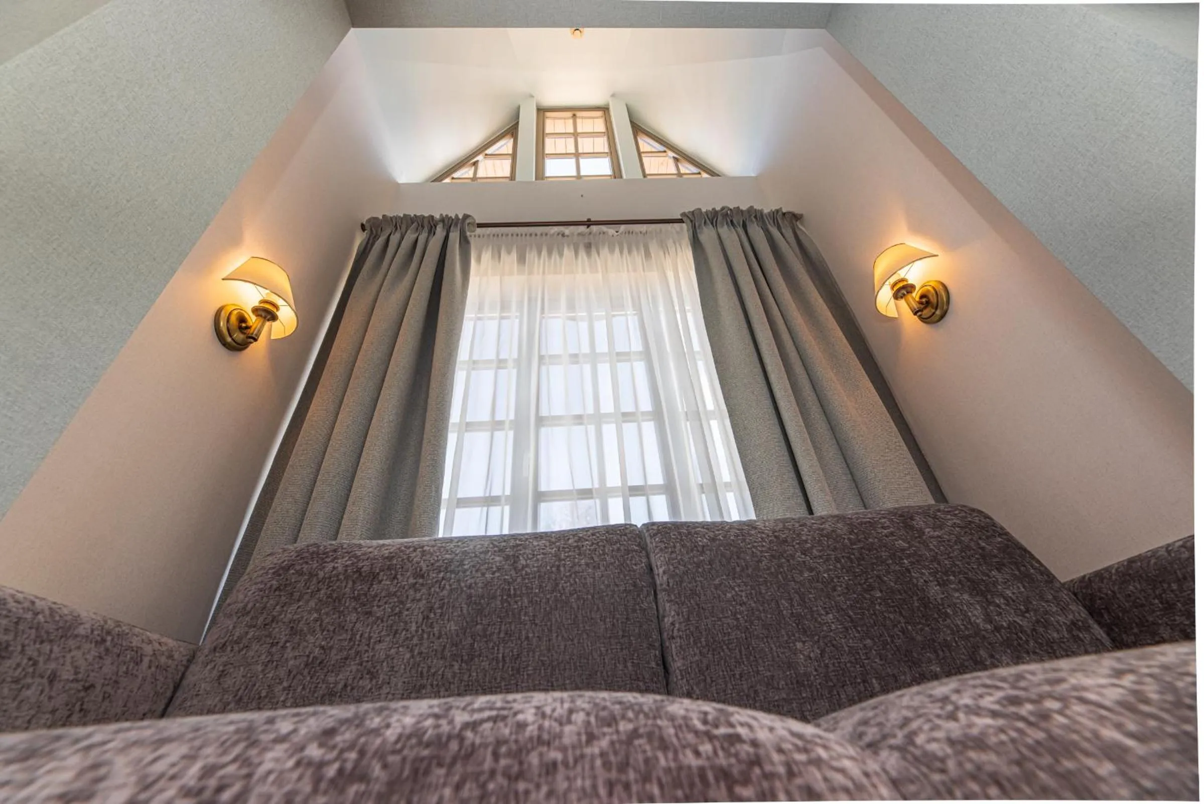 Photo of the whole room in Senoji Hansa Hotel