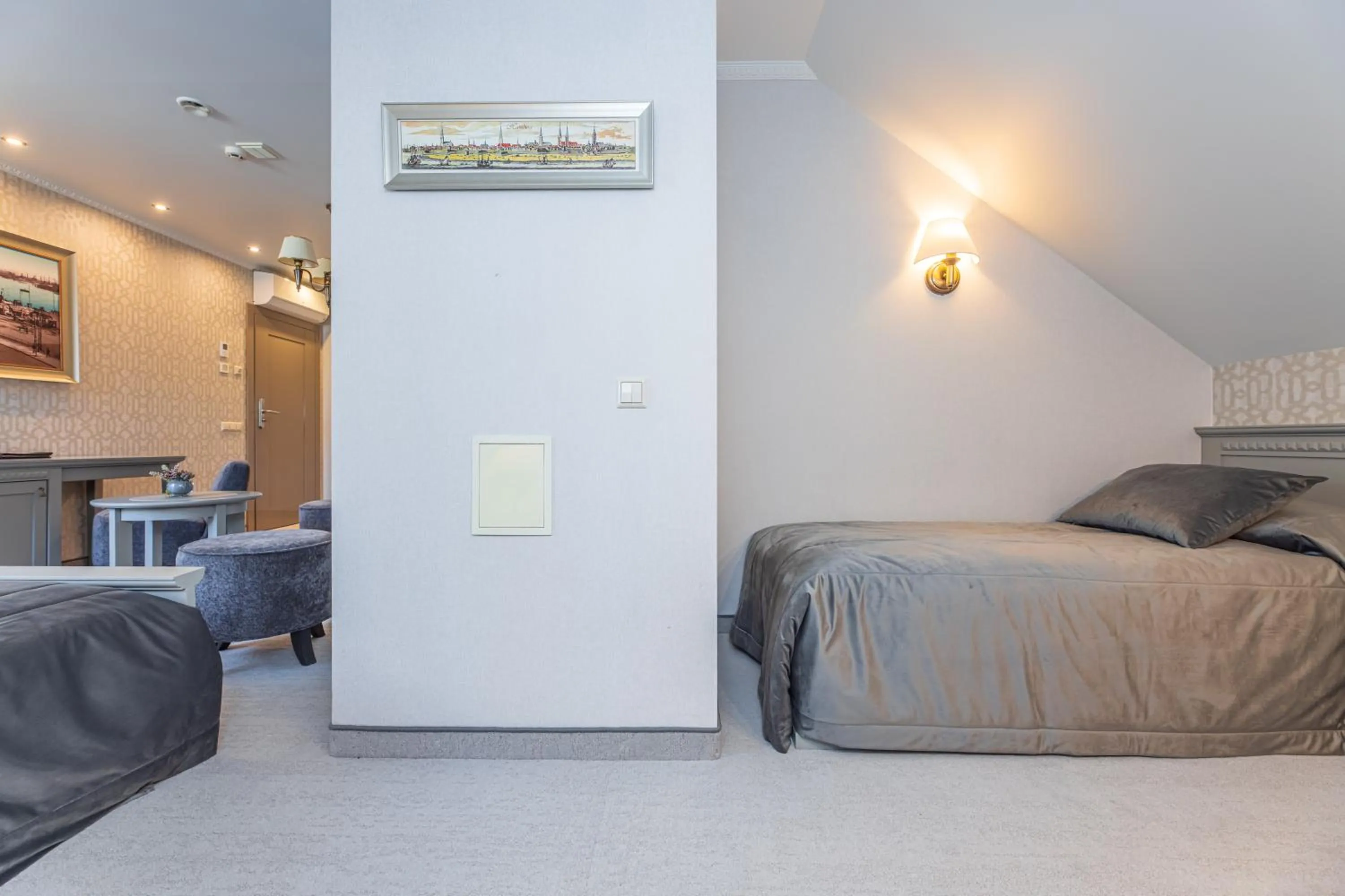 Photo of the whole room, Bed in Senoji Hansa Hotel