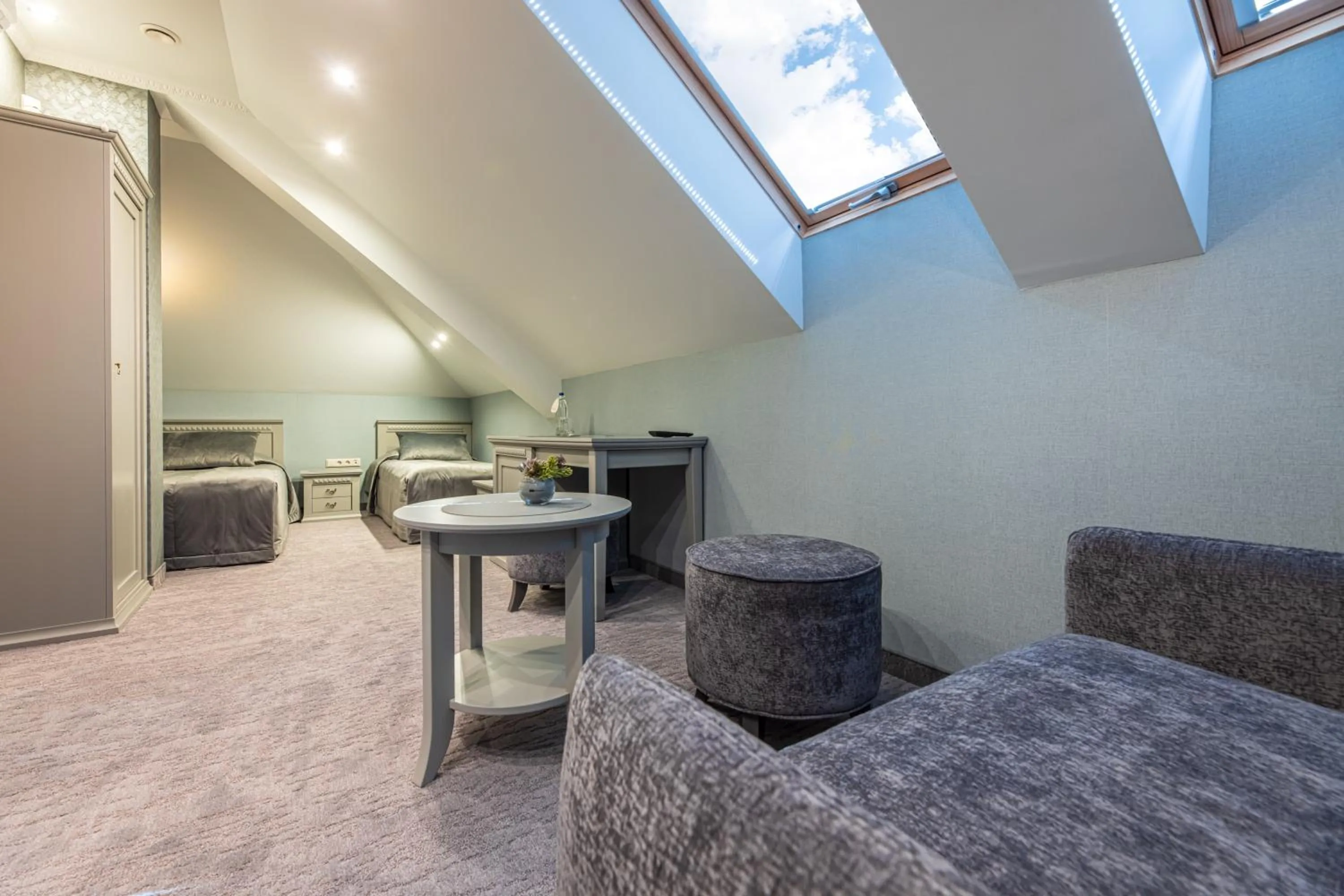 Seating area in Senoji Hansa Hotel