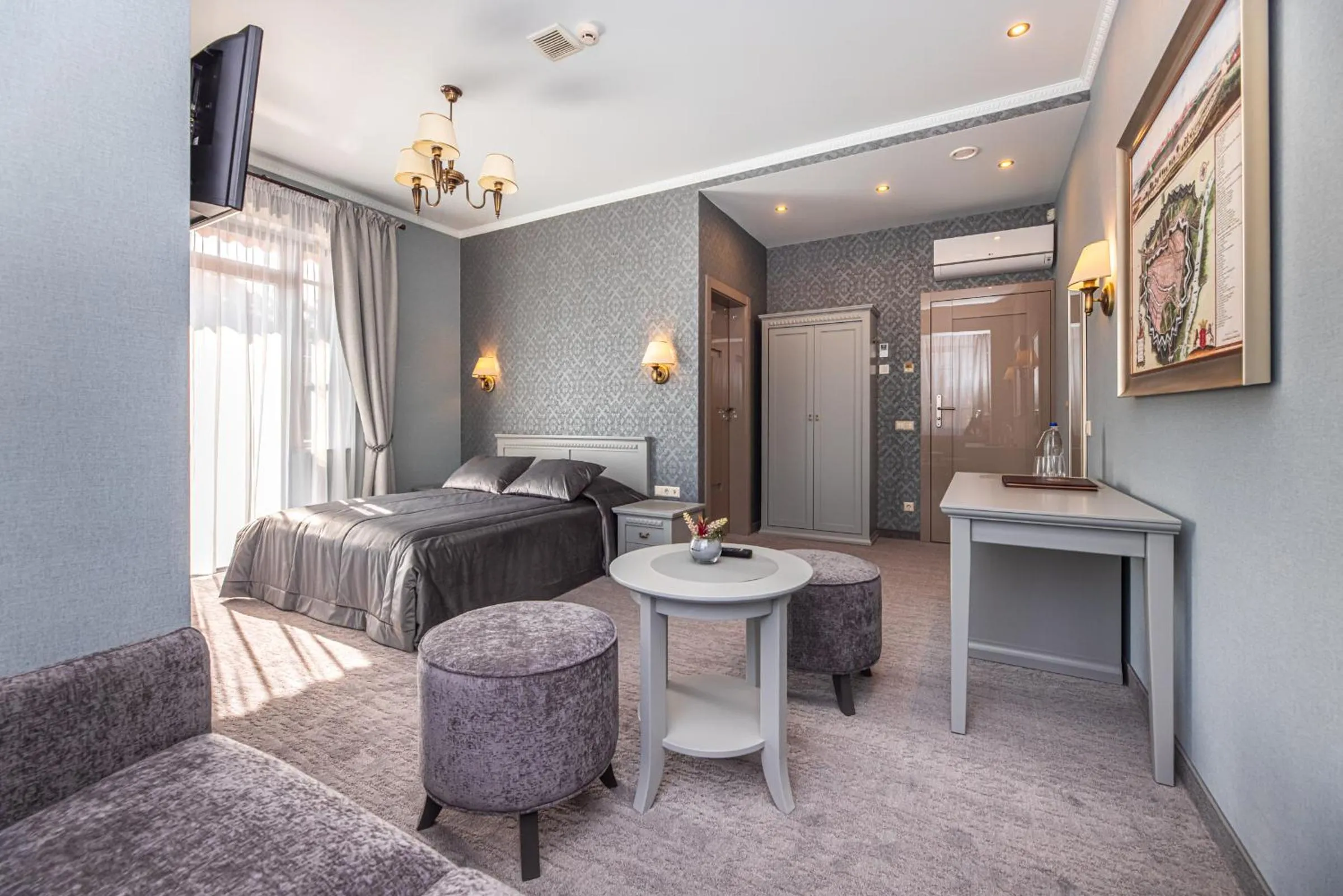 Photo of the whole room, Bed in Senoji Hansa Hotel