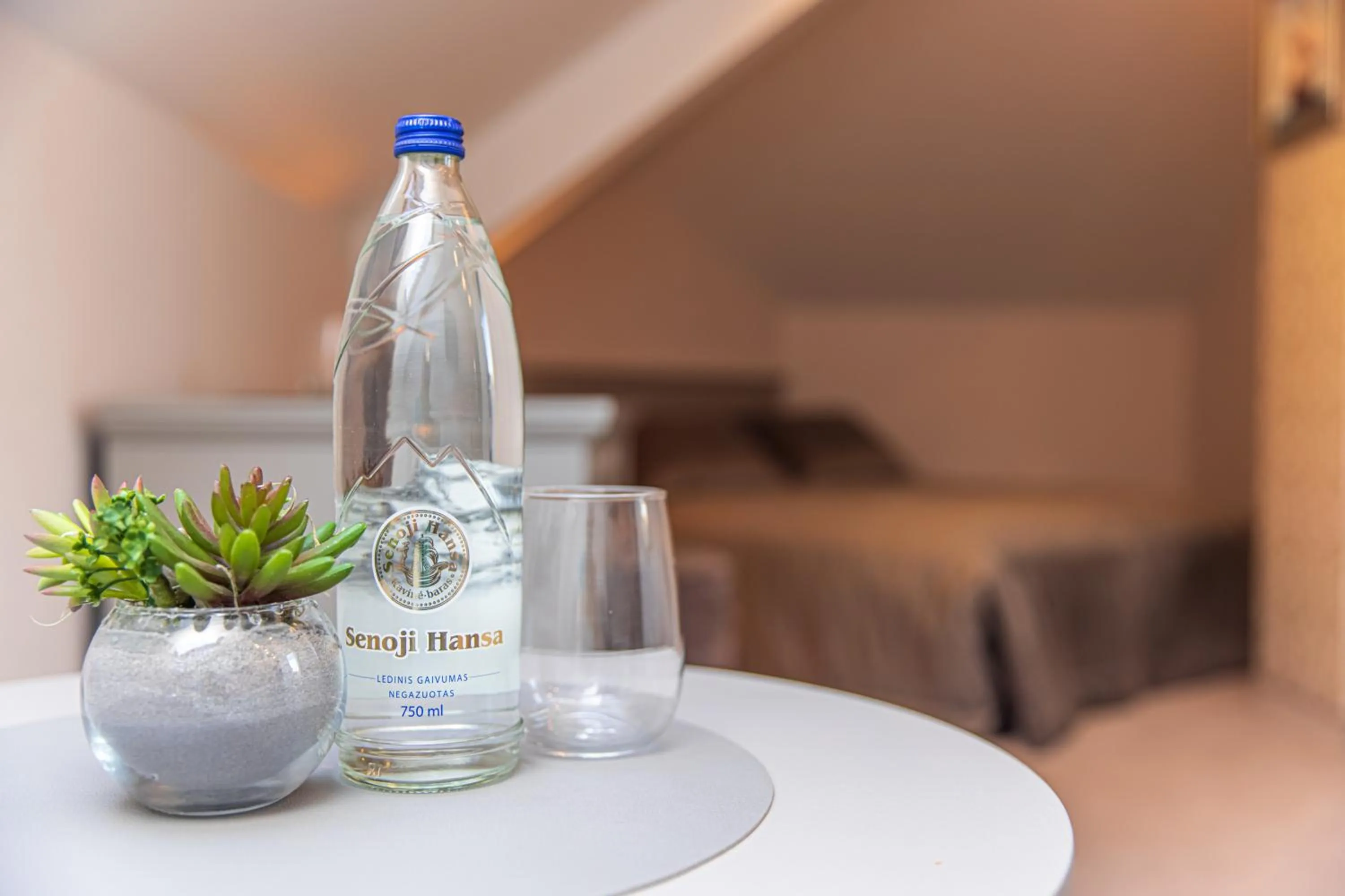 Drinks, Bed in Senoji Hansa Hotel