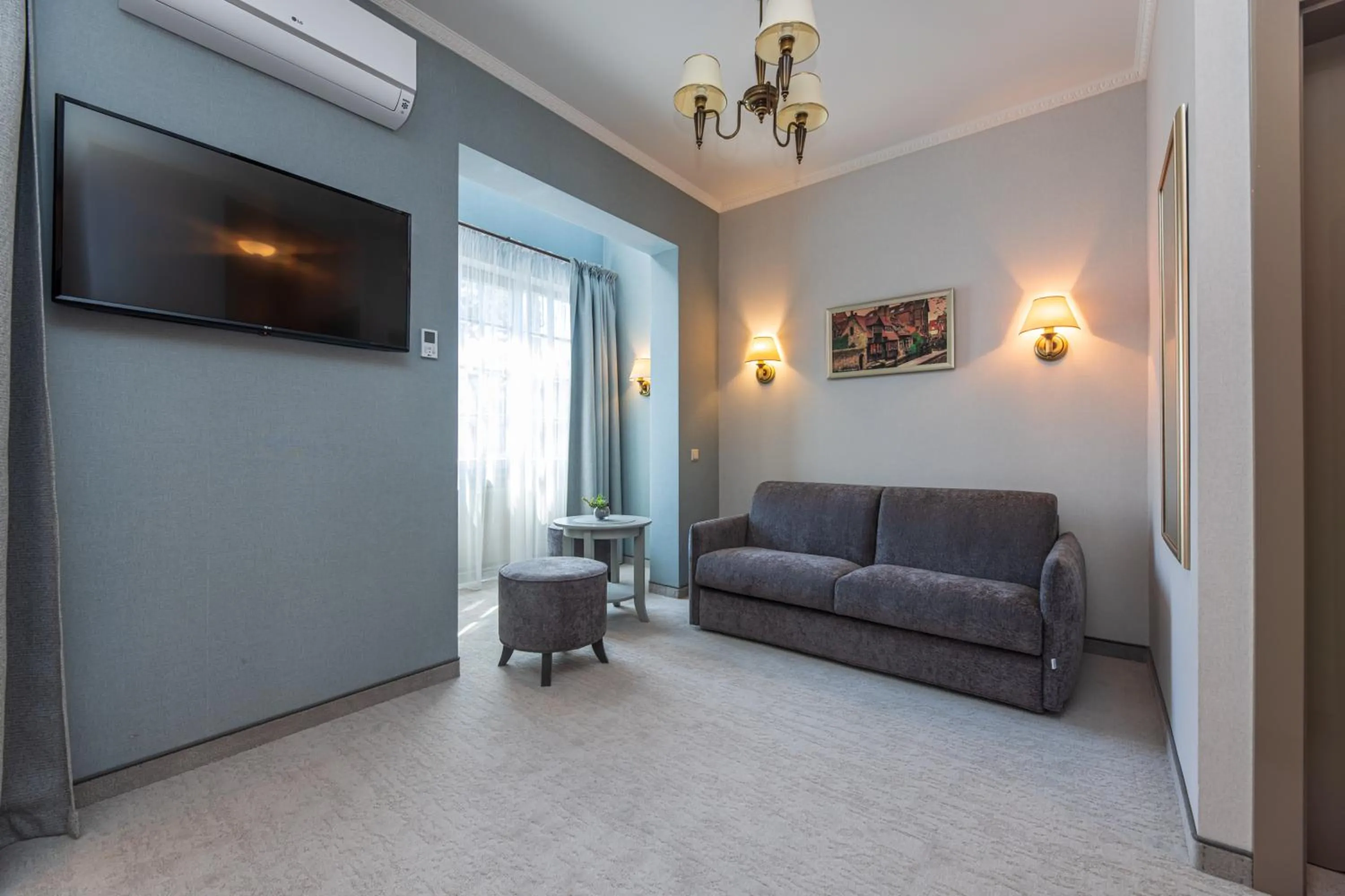 Seating area in Senoji Hansa Hotel
