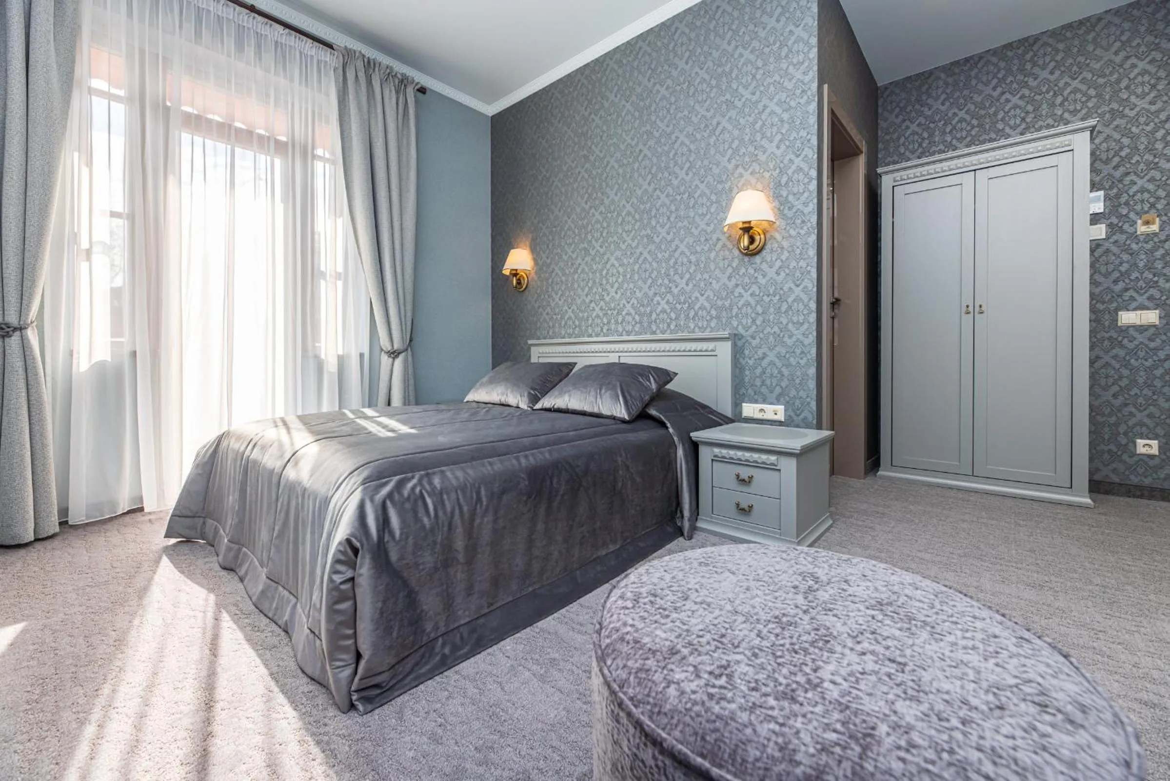 Bed in Senoji Hansa Hotel