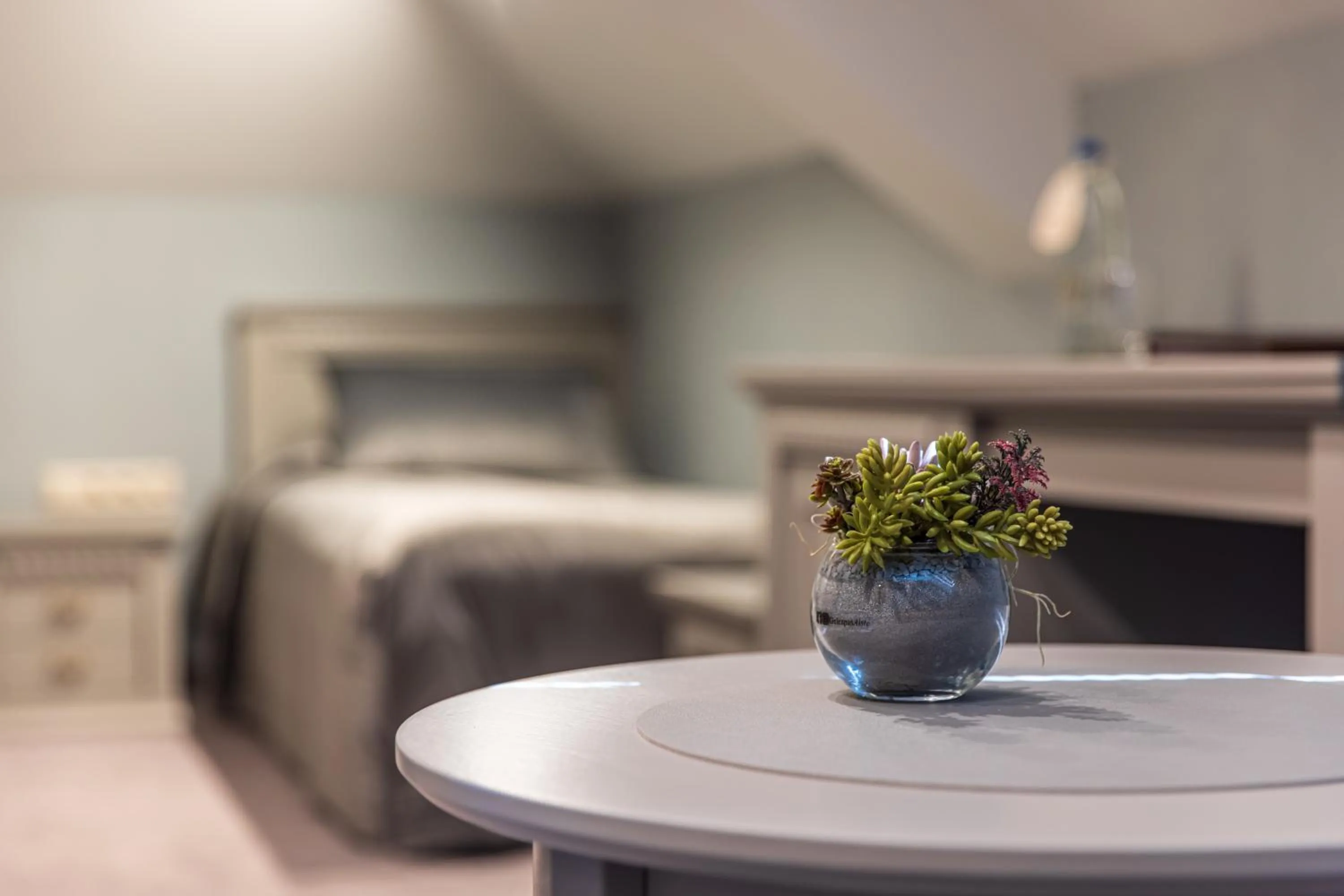 Living room, Bed in Senoji Hansa Hotel