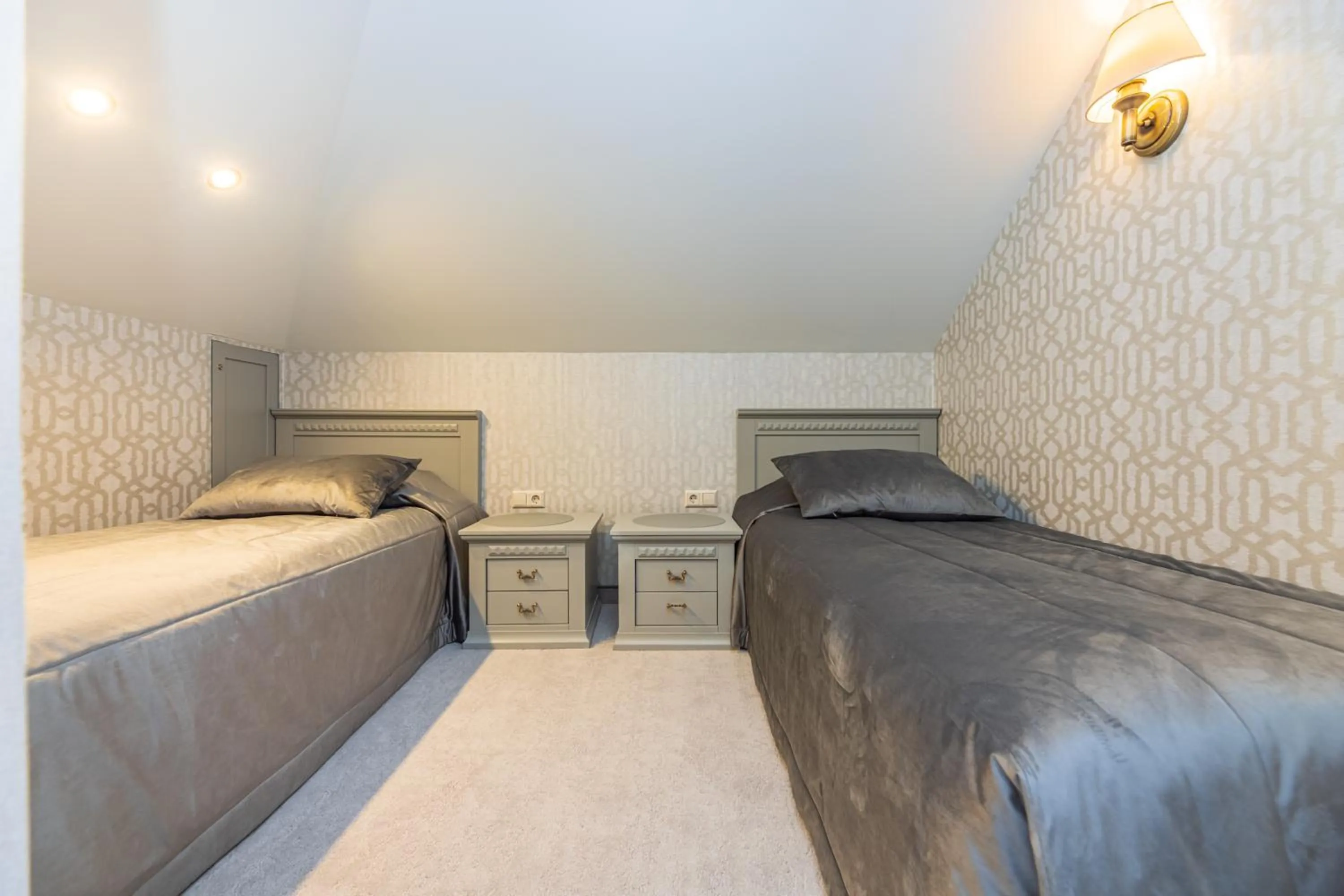 Bed in Senoji Hansa Hotel