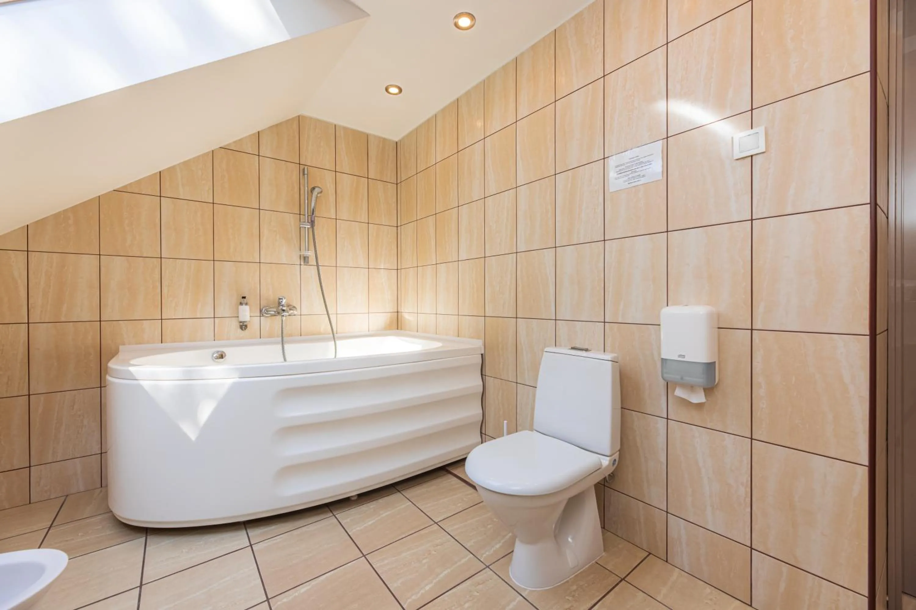 Bathroom in Senoji Hansa Hotel