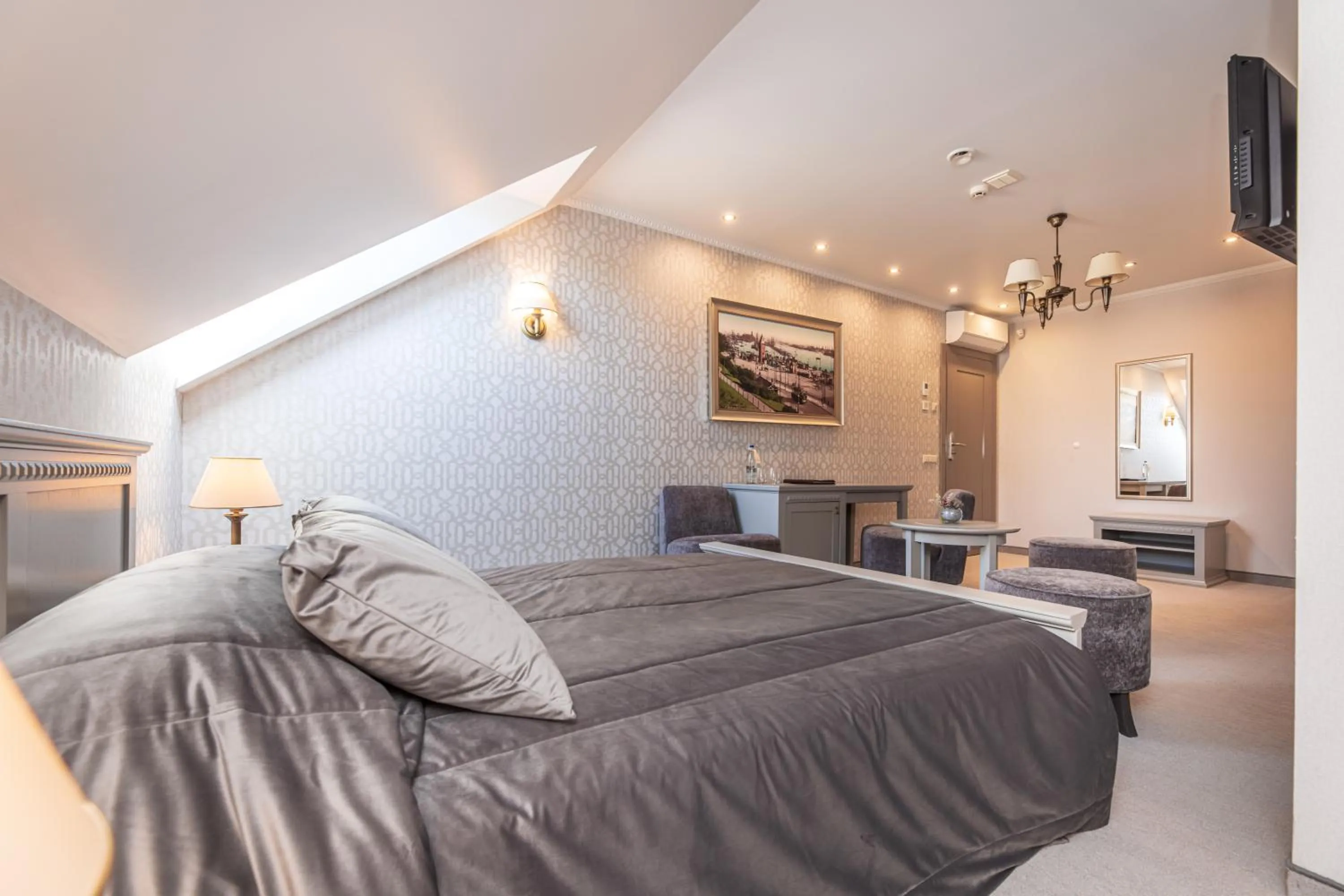 Bed in Senoji Hansa Hotel