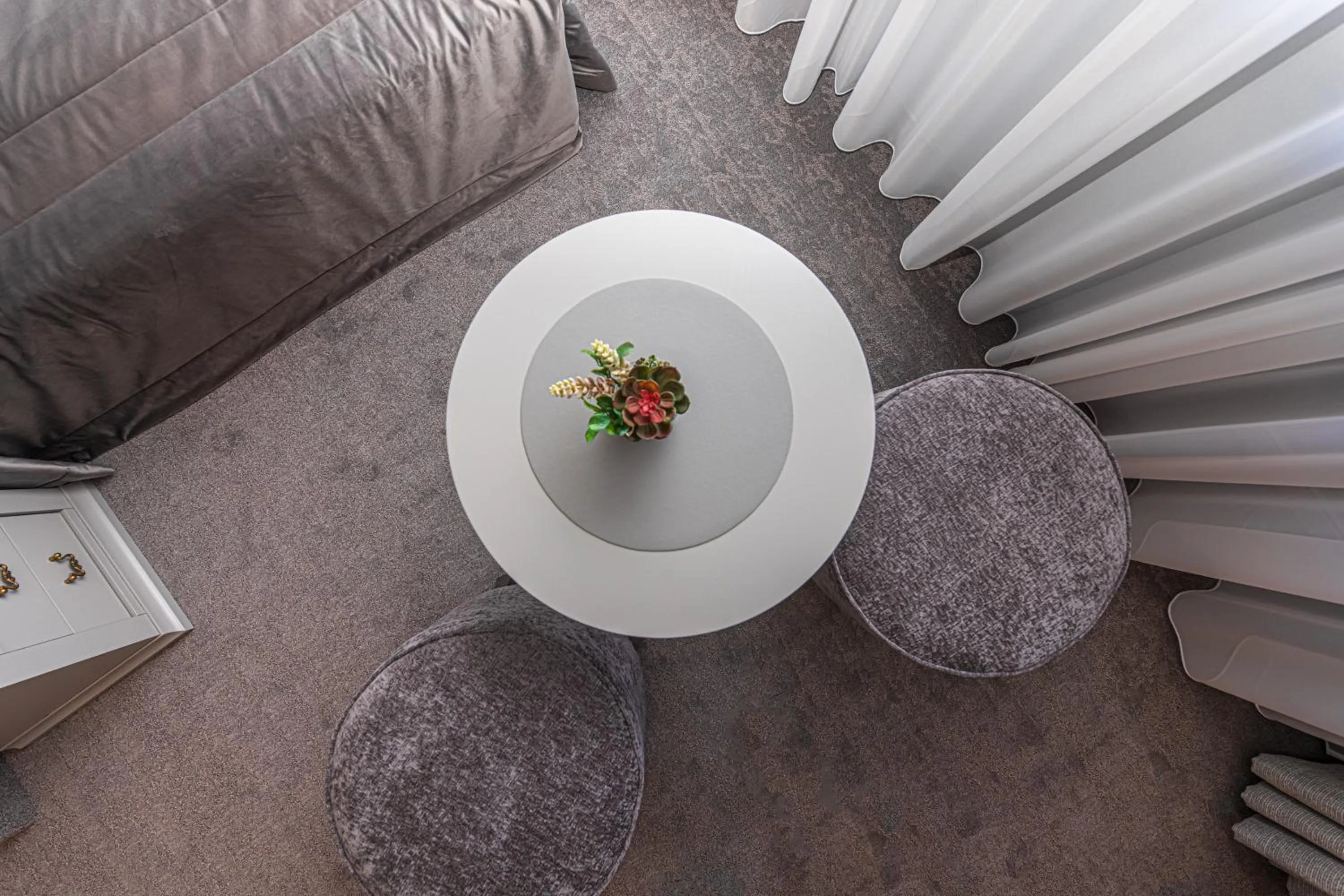 Seating area in Senoji Hansa Hotel