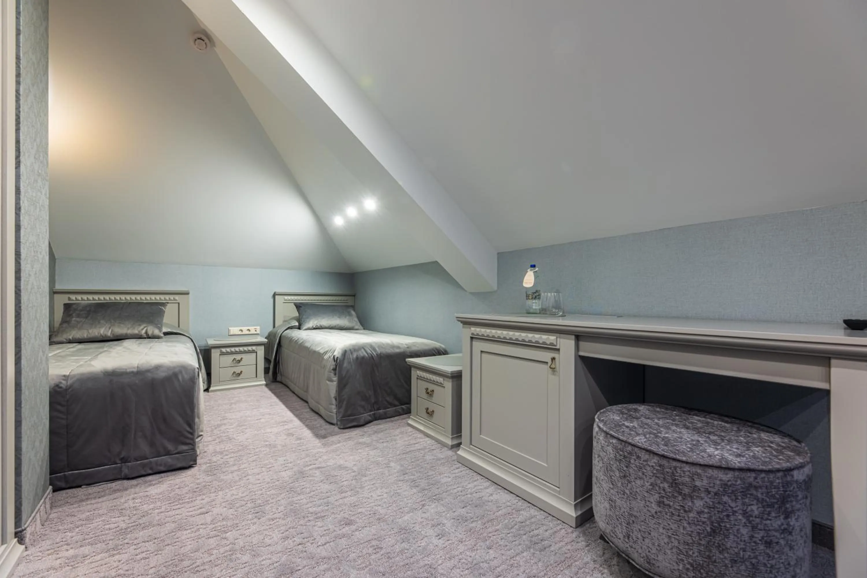 Bed in Senoji Hansa Hotel