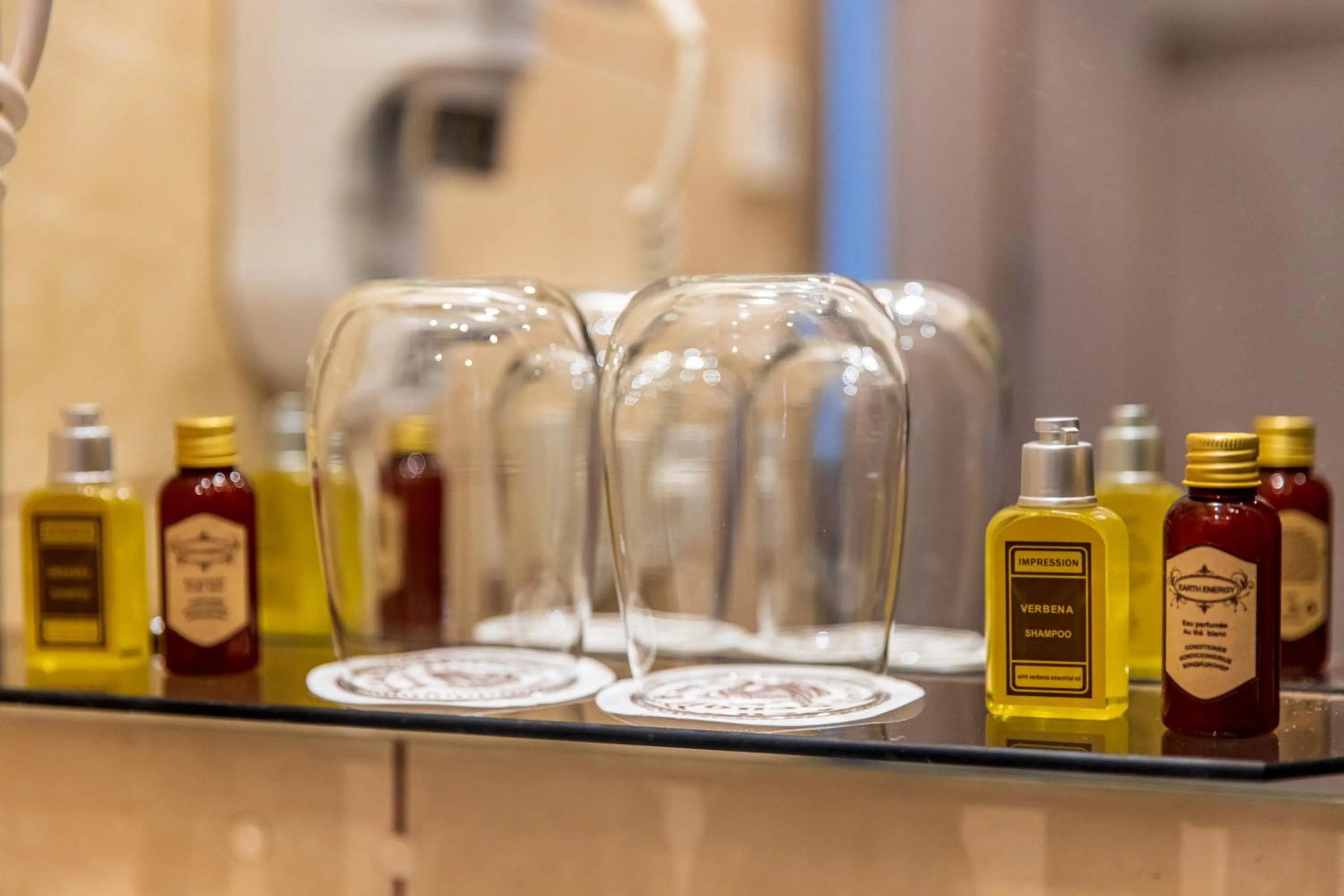 Bathroom in Senoji Hansa Hotel