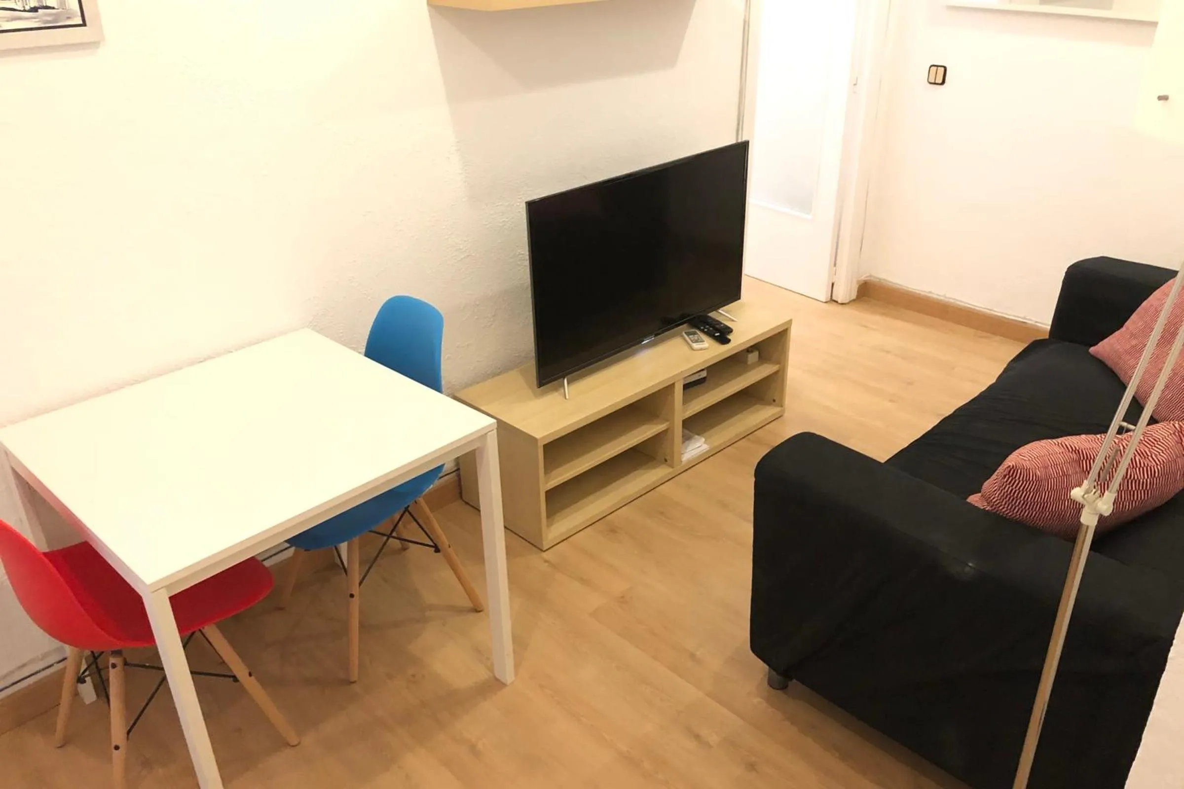 NEW! Cute apartment near metro