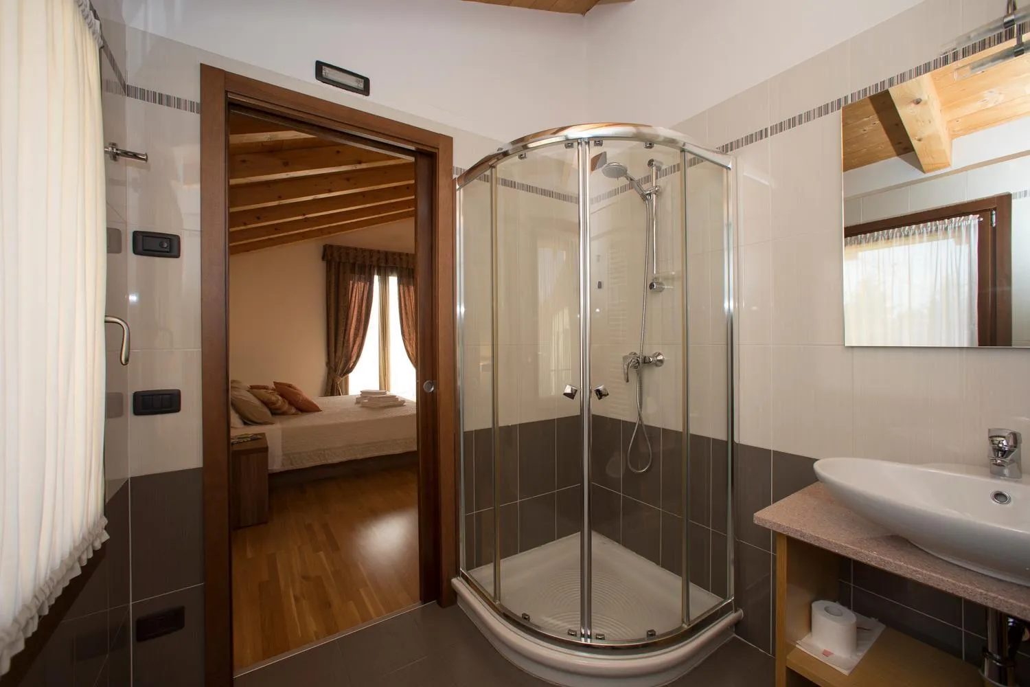 Bathroom, Bed in Hotel C25