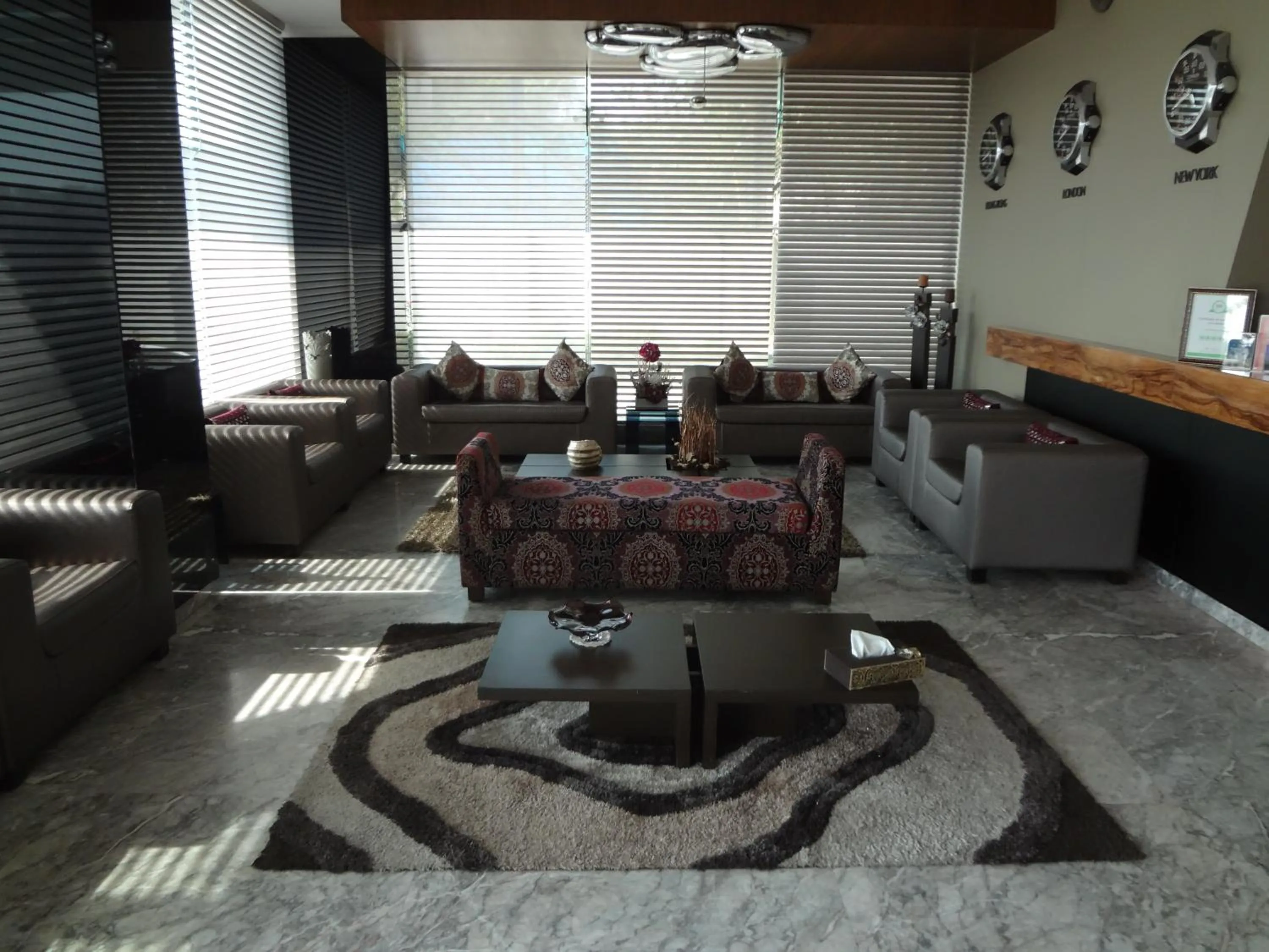 Lobby or reception in Hotel Suba International Sahar Road Mumbai