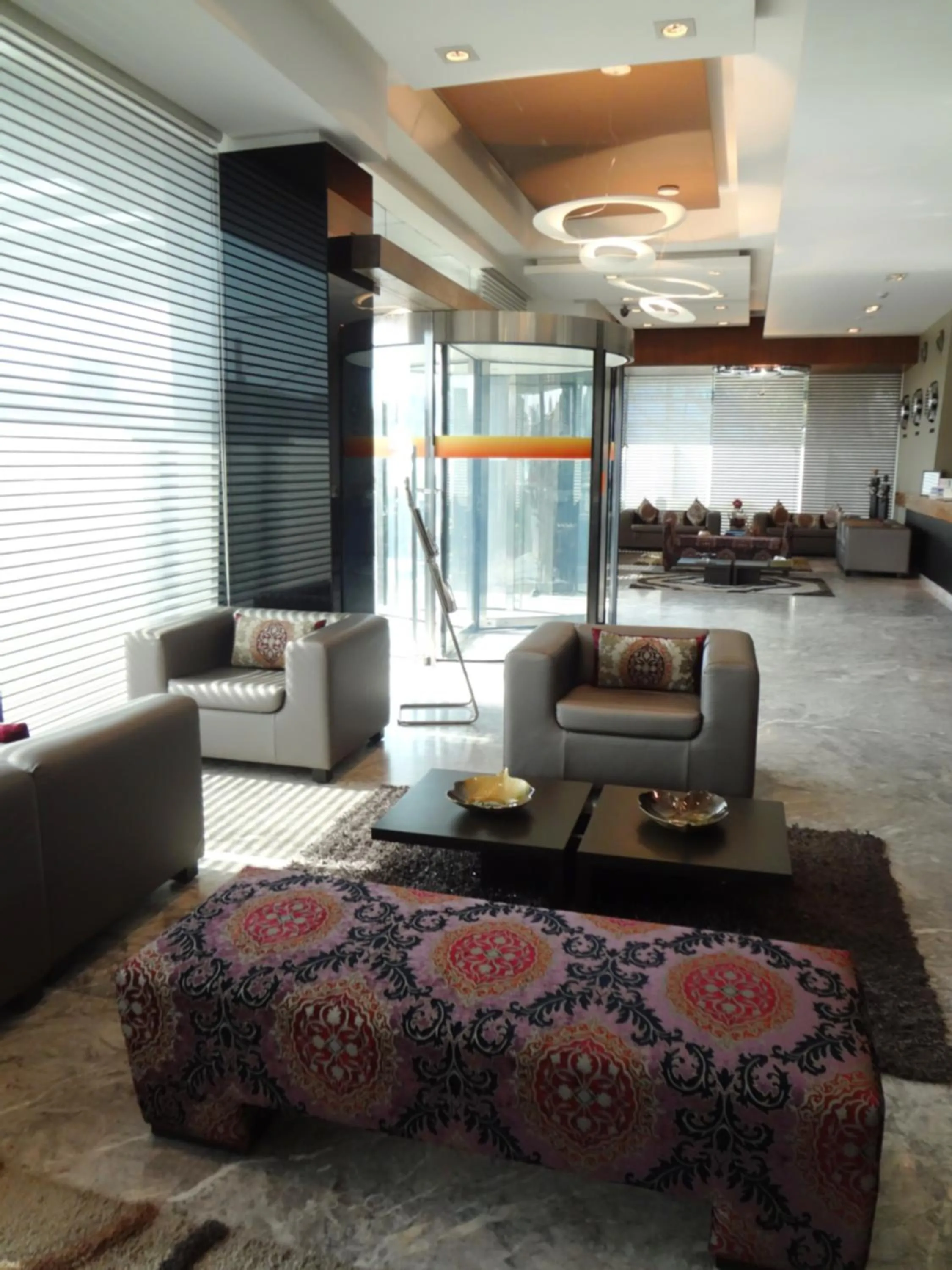 Lobby or reception in Hotel Suba International Sahar Road Mumbai
