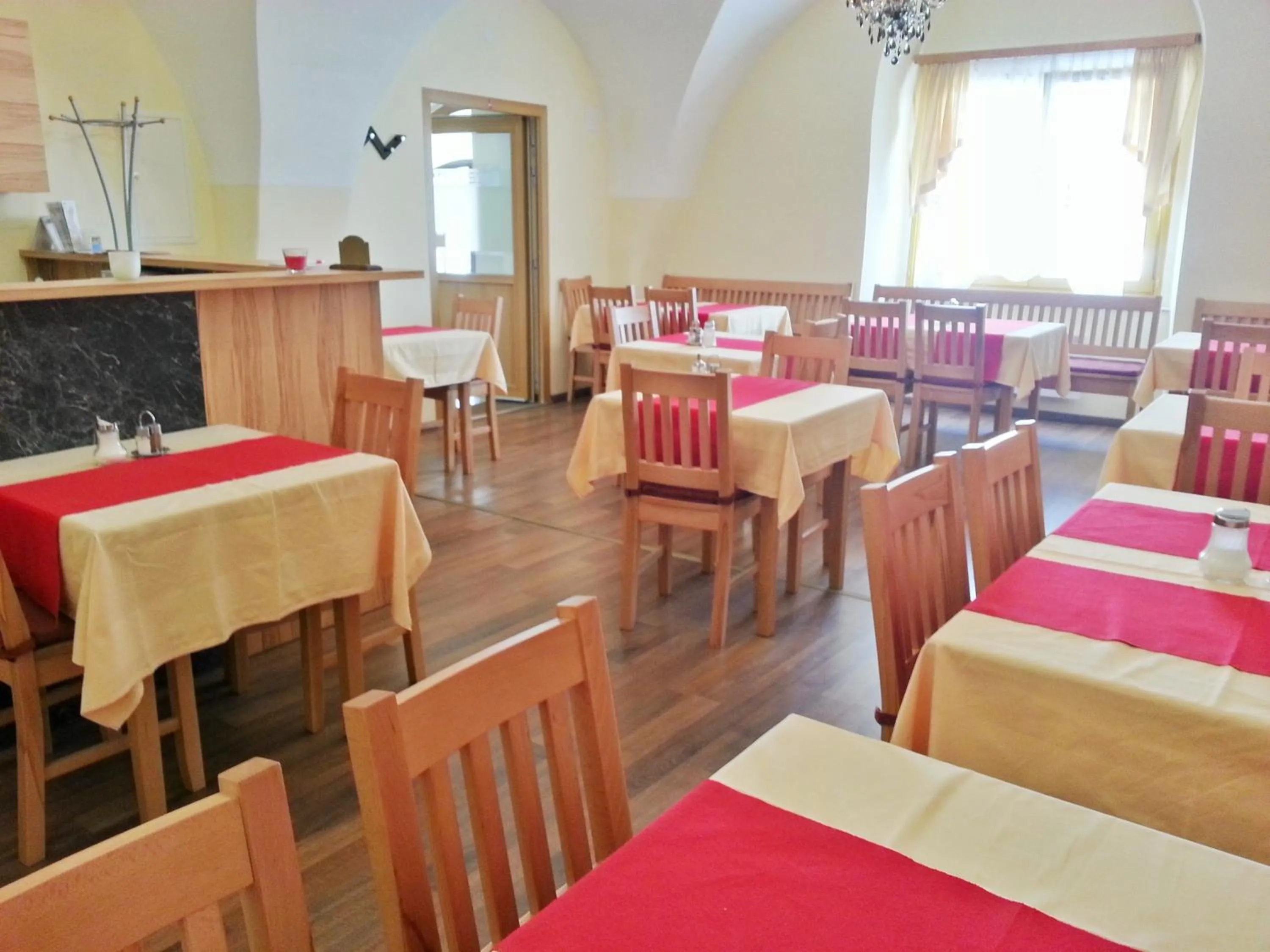 Restaurant/places to eat in Pension Weisses Lamm