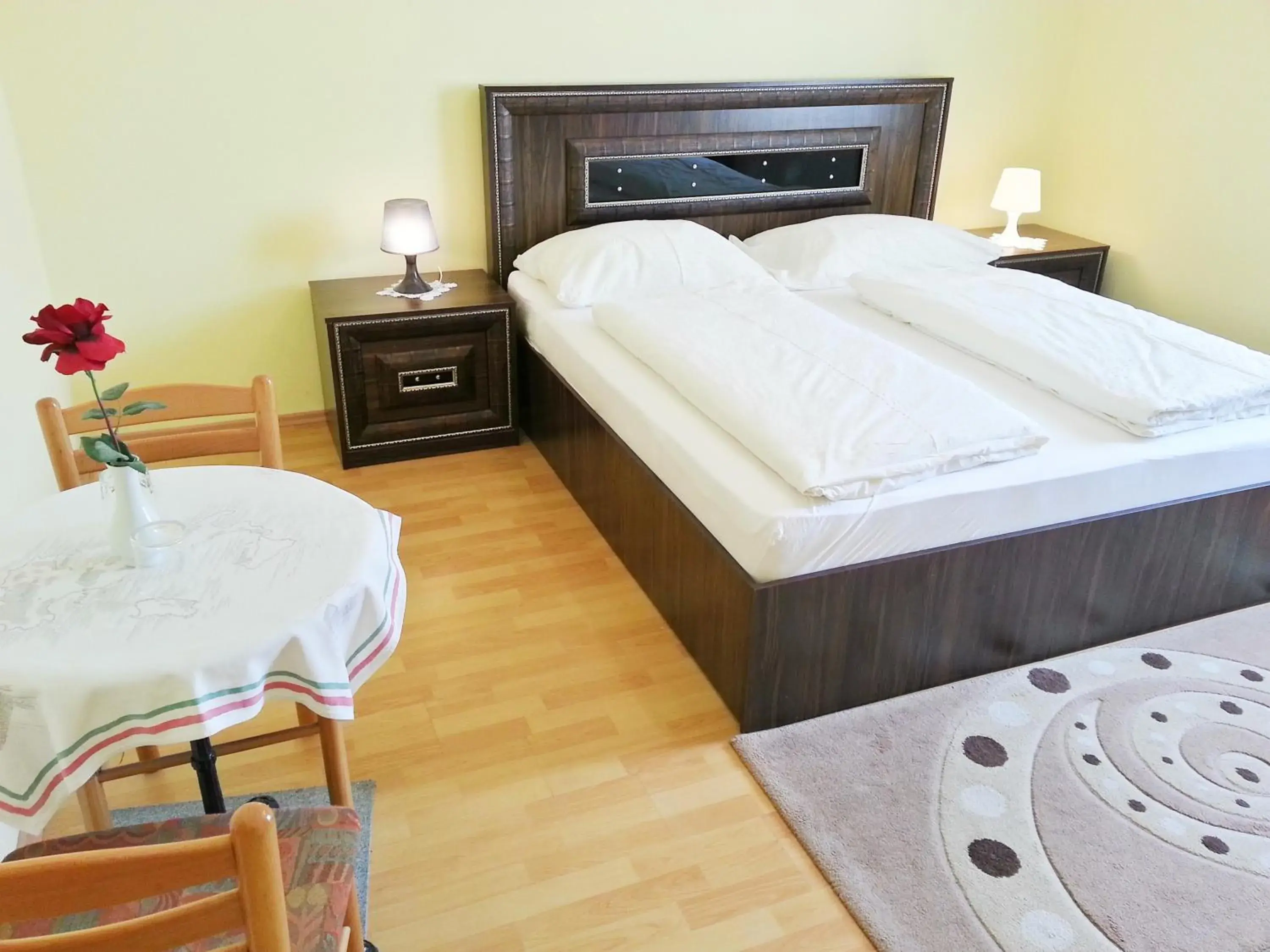 Double Room in Pension Weisses Lamm Double Room in Pension Weisses Lamm