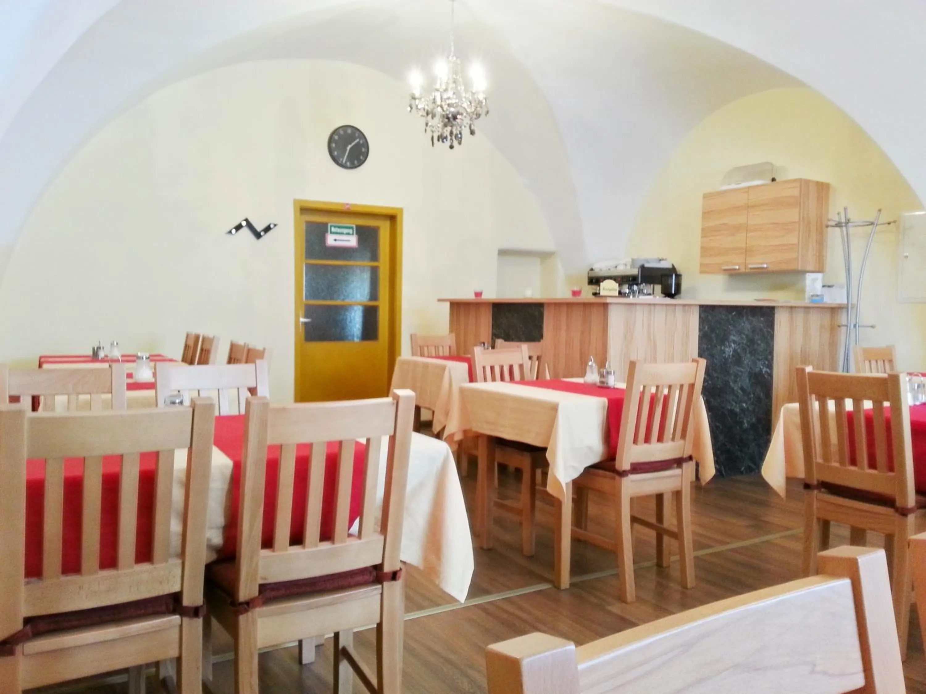 Restaurant/places to eat in Pension Weisses Lamm