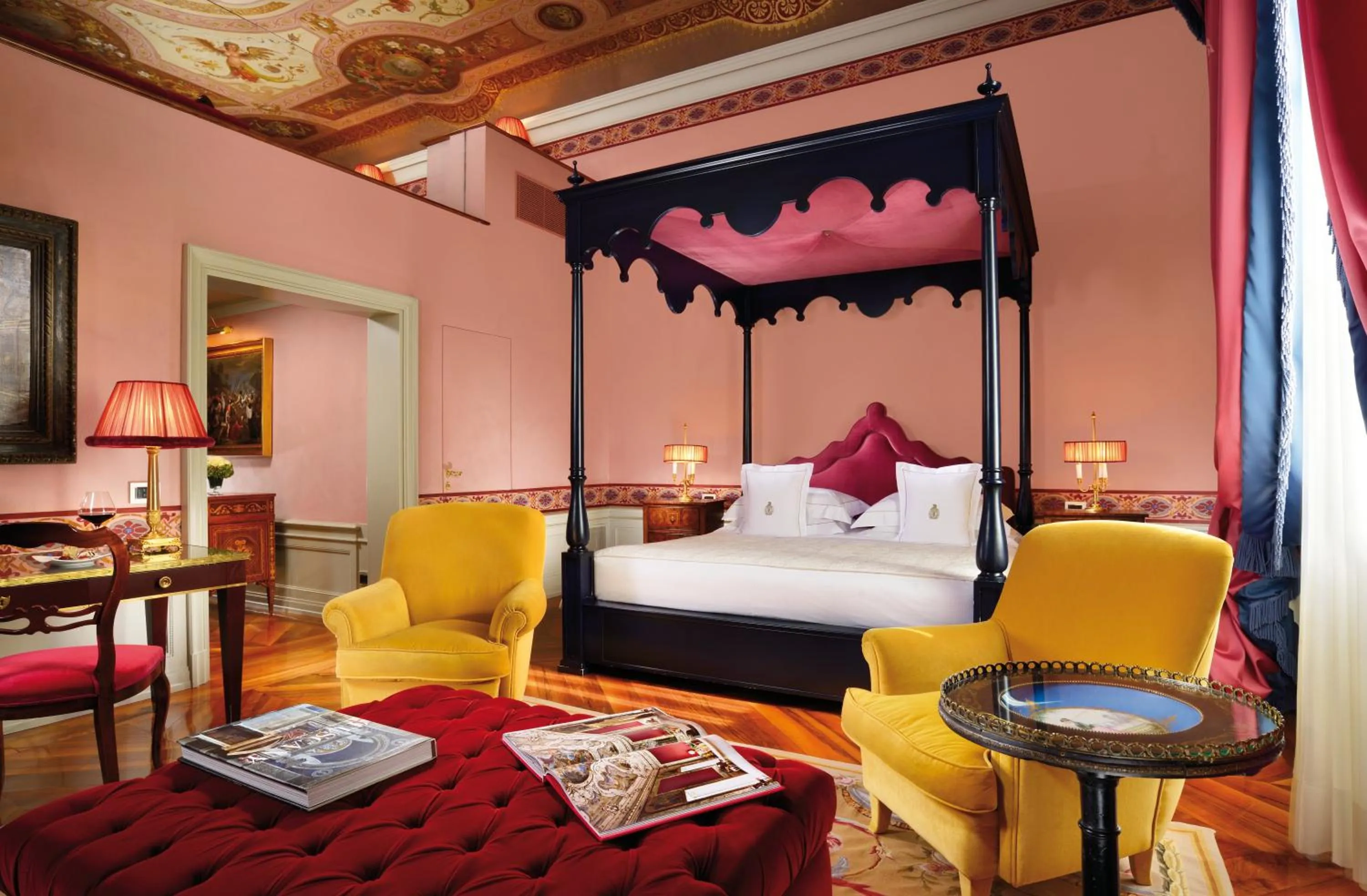 Photo of the whole room, Bed in Villa Cora