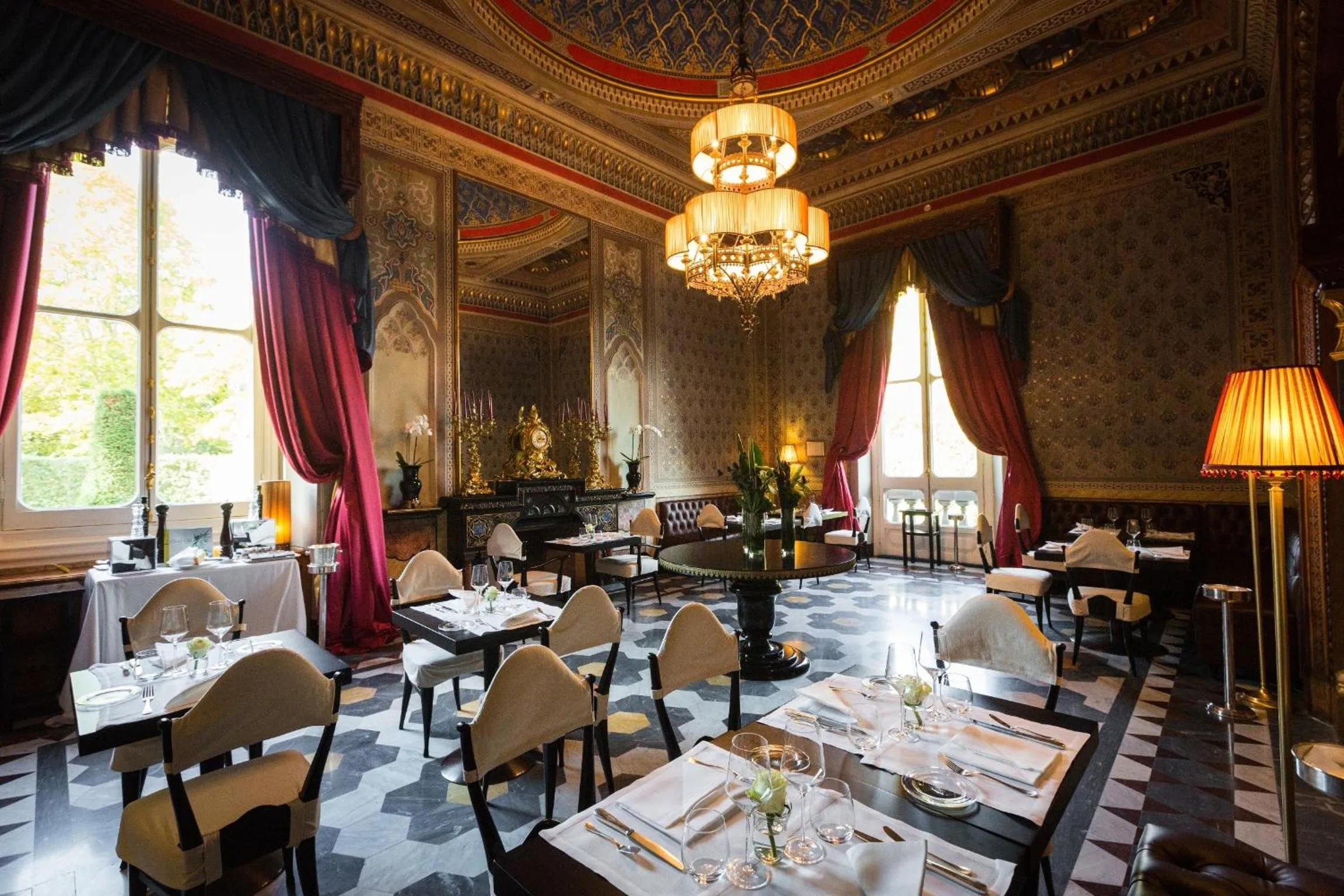 Restaurant/places to eat in Villa Cora