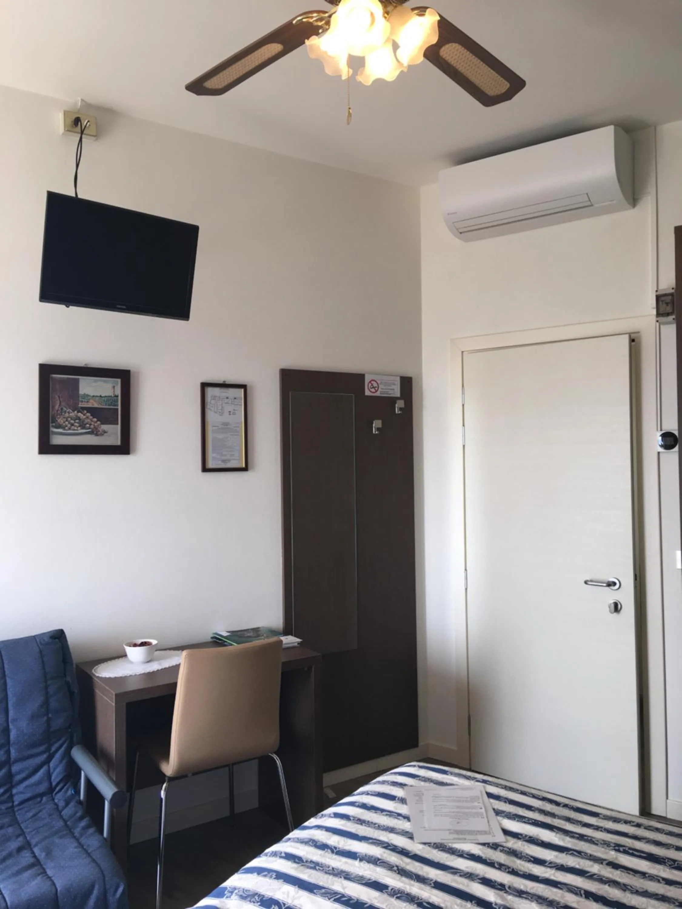 TV and multimedia in Belvedere Hotel & Villa