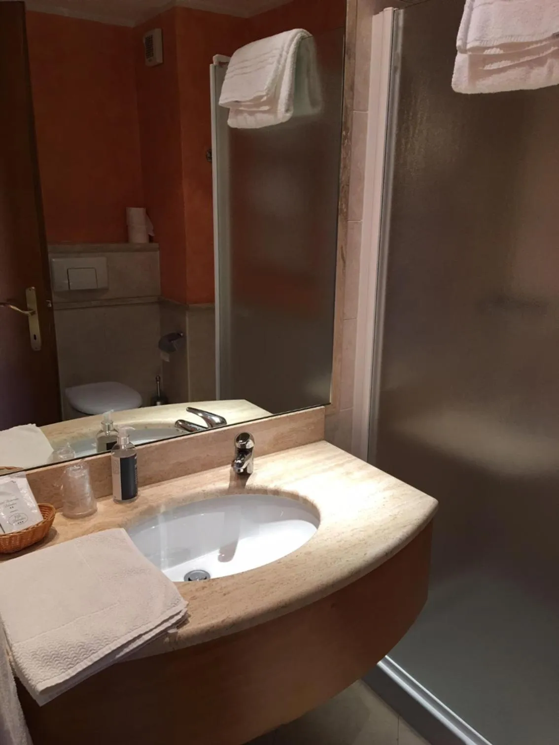 Shower in Belvedere Hotel & Villa