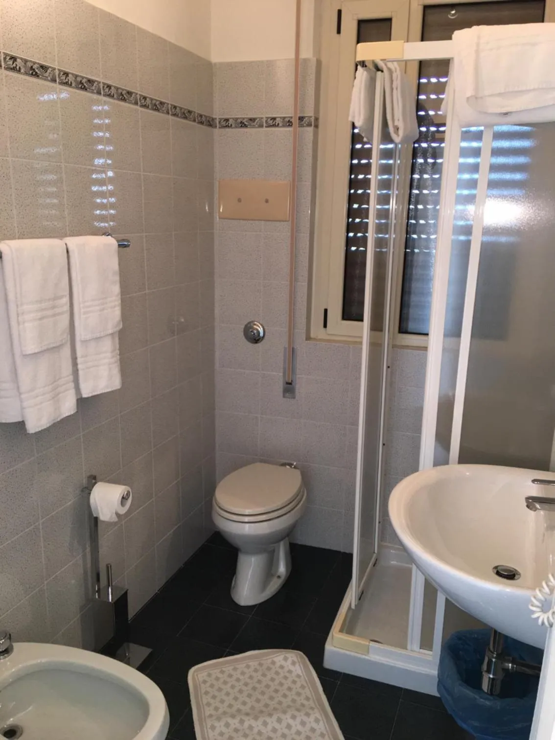 Shower in Belvedere Hotel & Villa