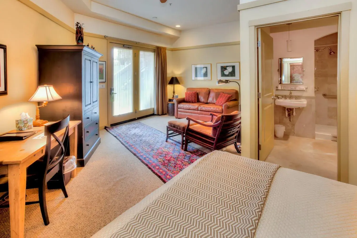 Queen Studio - Disability Access in The Eagle Harbor Inn Queen Studio - Disability Access in The Eagle Harbor Inn