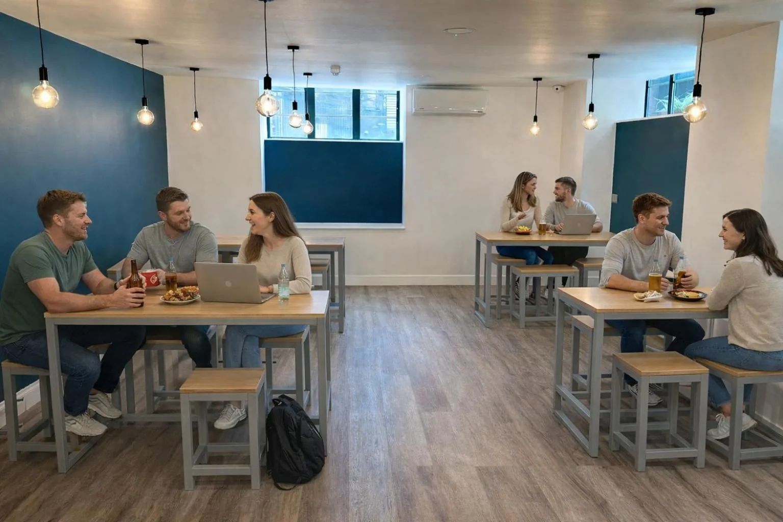 Communal lounge/ TV room in Smart Camden Inn