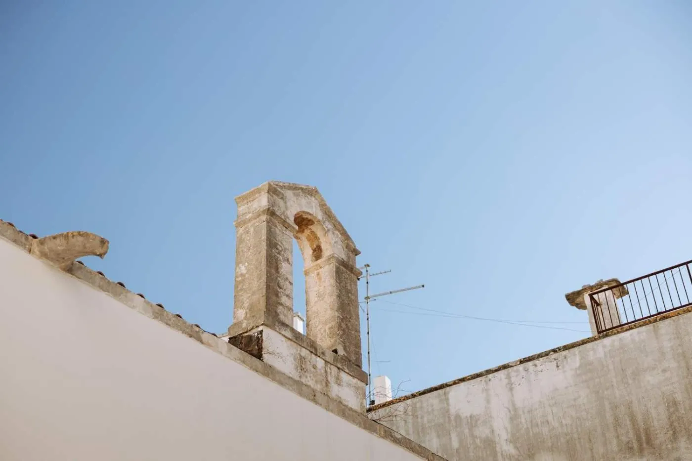 Quiet street view in Santa Rosa Relais