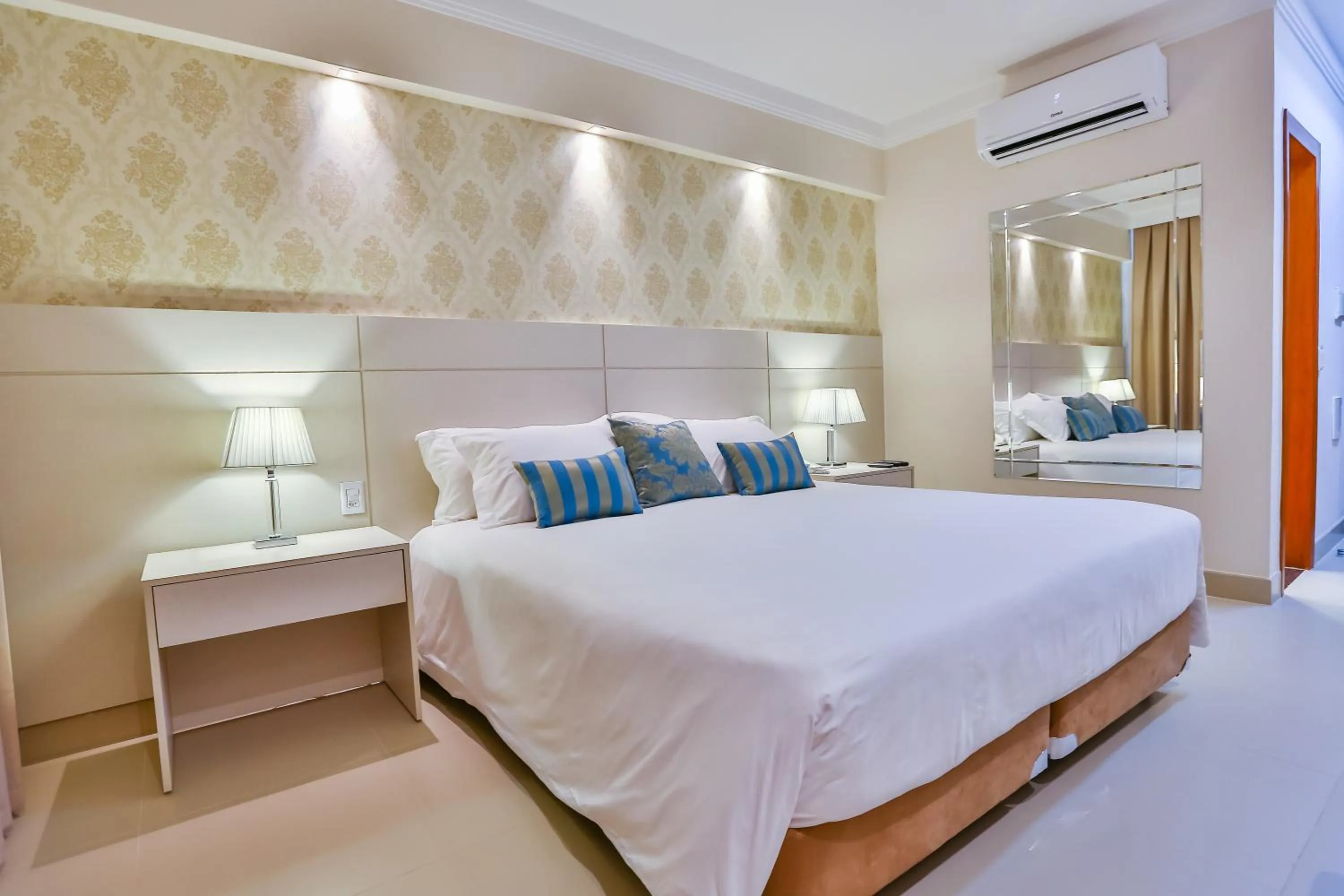 Bed in Golden Lis Hotel Boutique