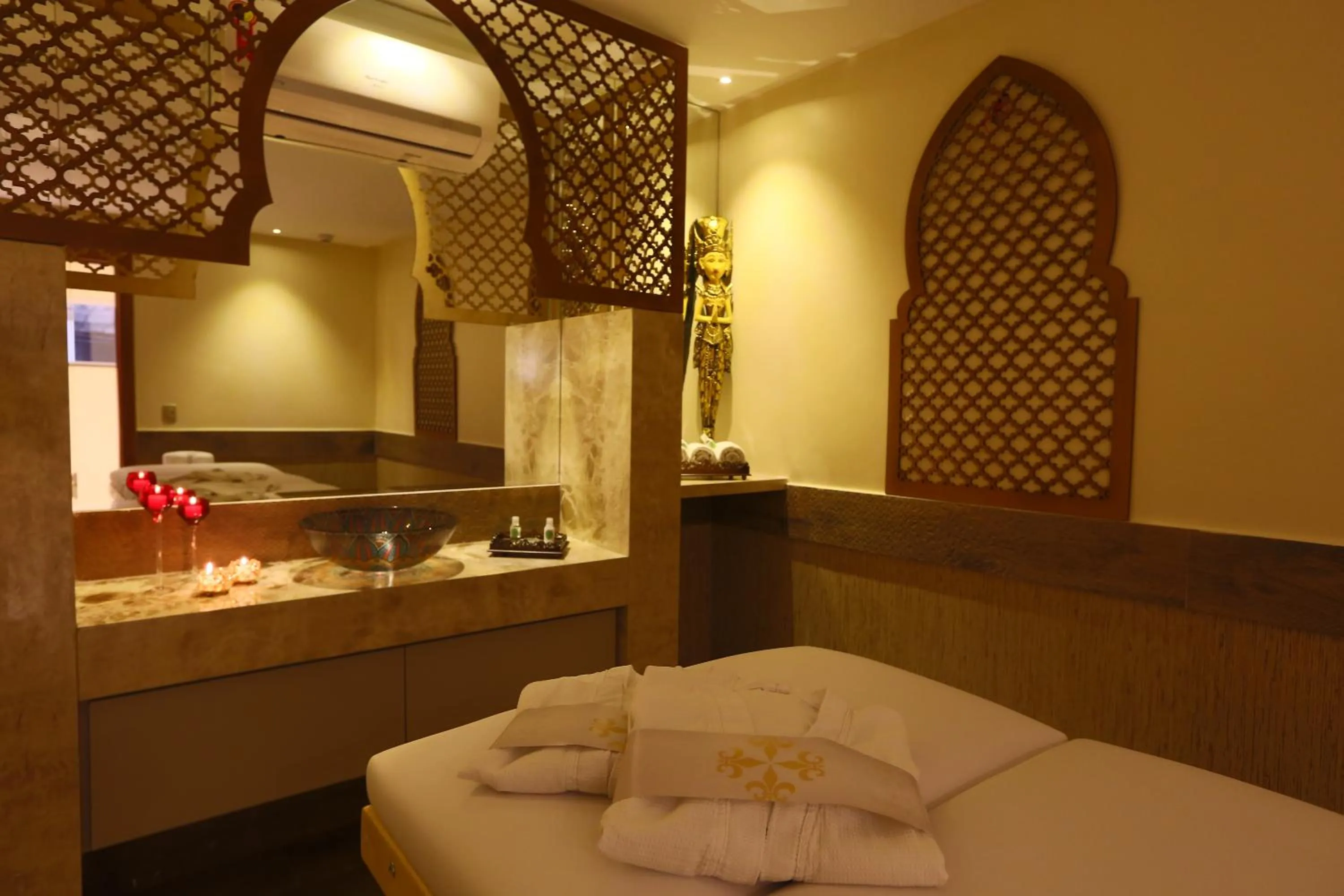 Bed in Golden Lis Hotel Boutique