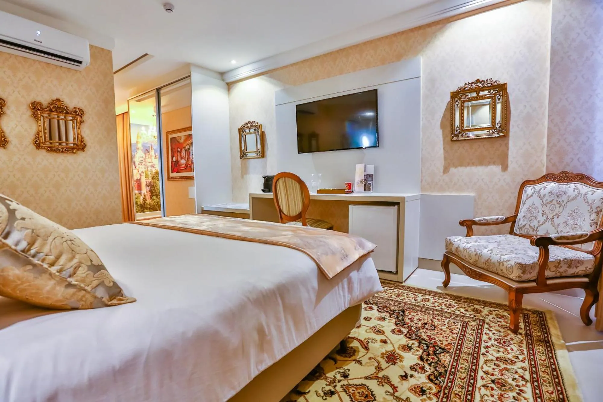 Bed in Golden Lis Hotel Boutique