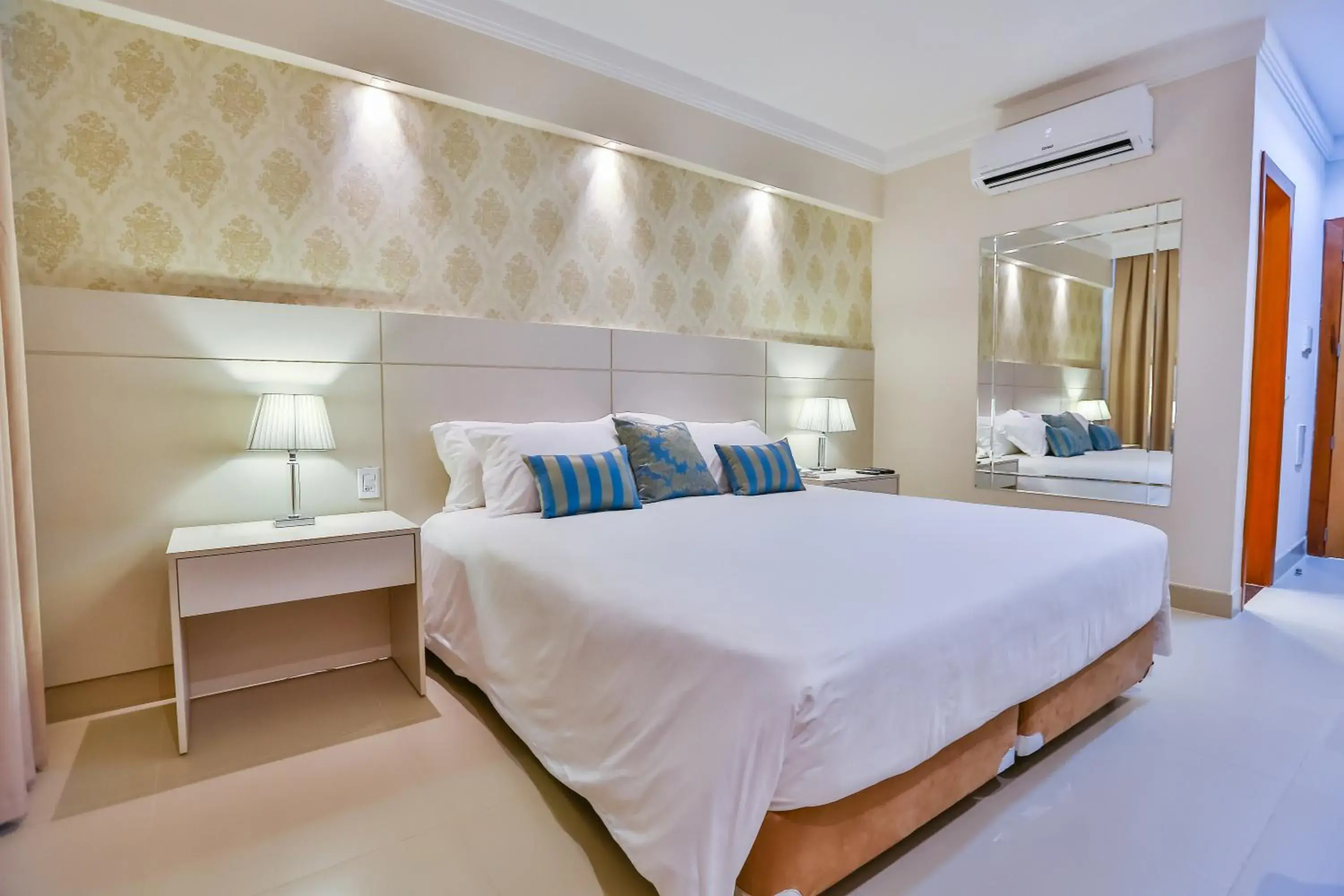 Bed in Golden Lis Hotel Boutique Bed in Golden Lis Hotel Boutique