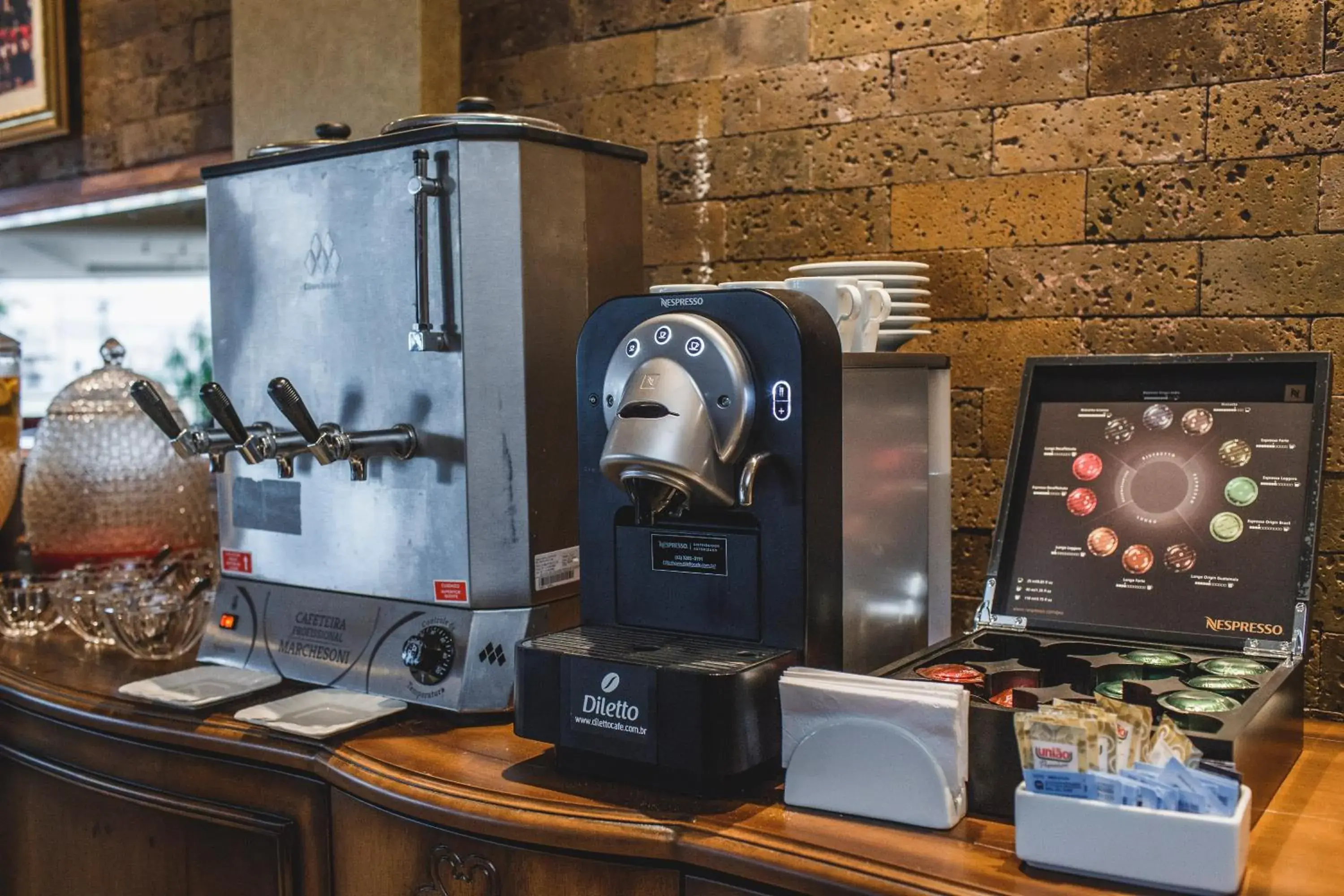 Restaurant/places to eat in Golden Lis Hotel Boutique Restaurant/places to eat in Golden Lis Hotel Boutique