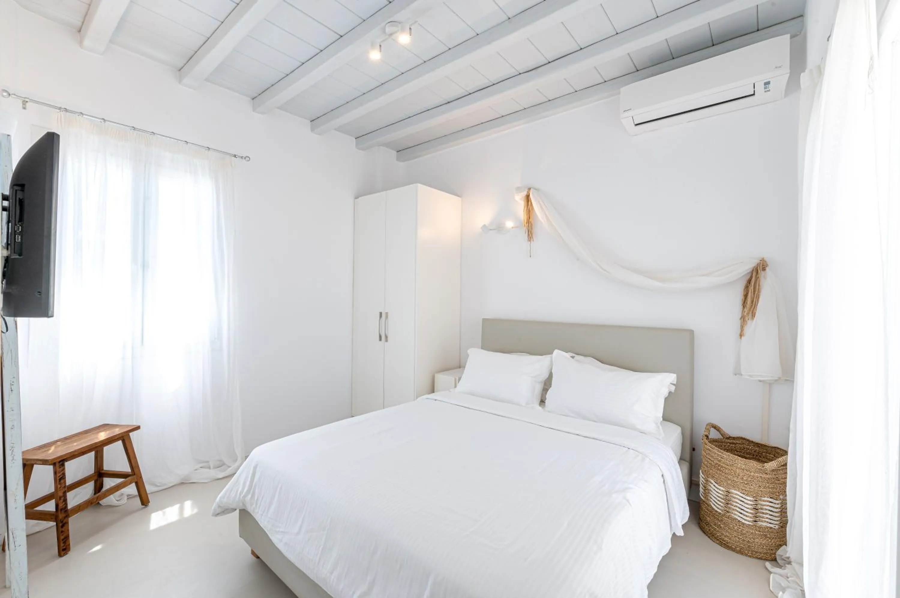 Bed in Carpe Diem Villas Mykonos ,Heated Pool!