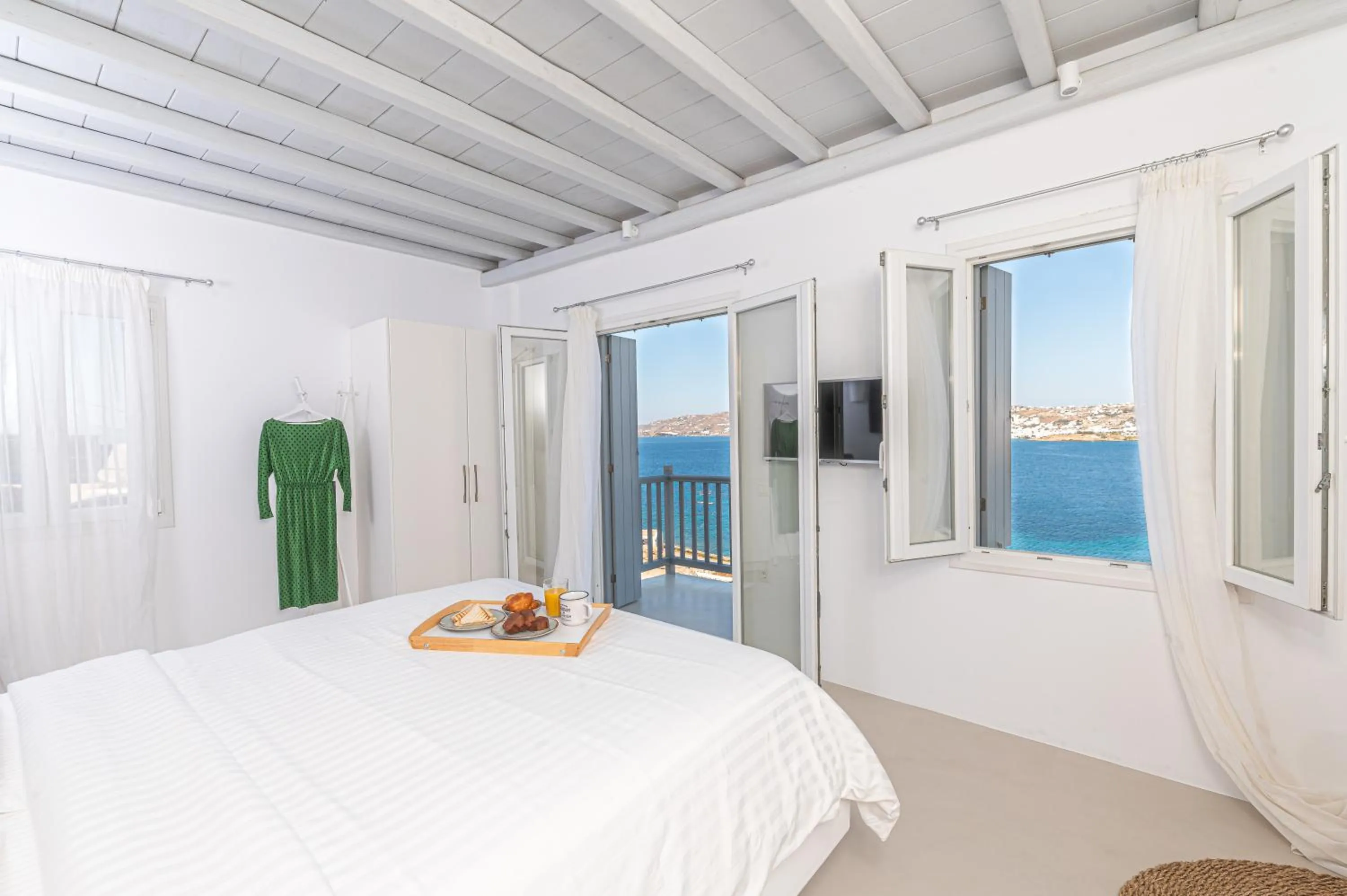 Bed in Carpe Diem Villas Mykonos ,Heated Pool!