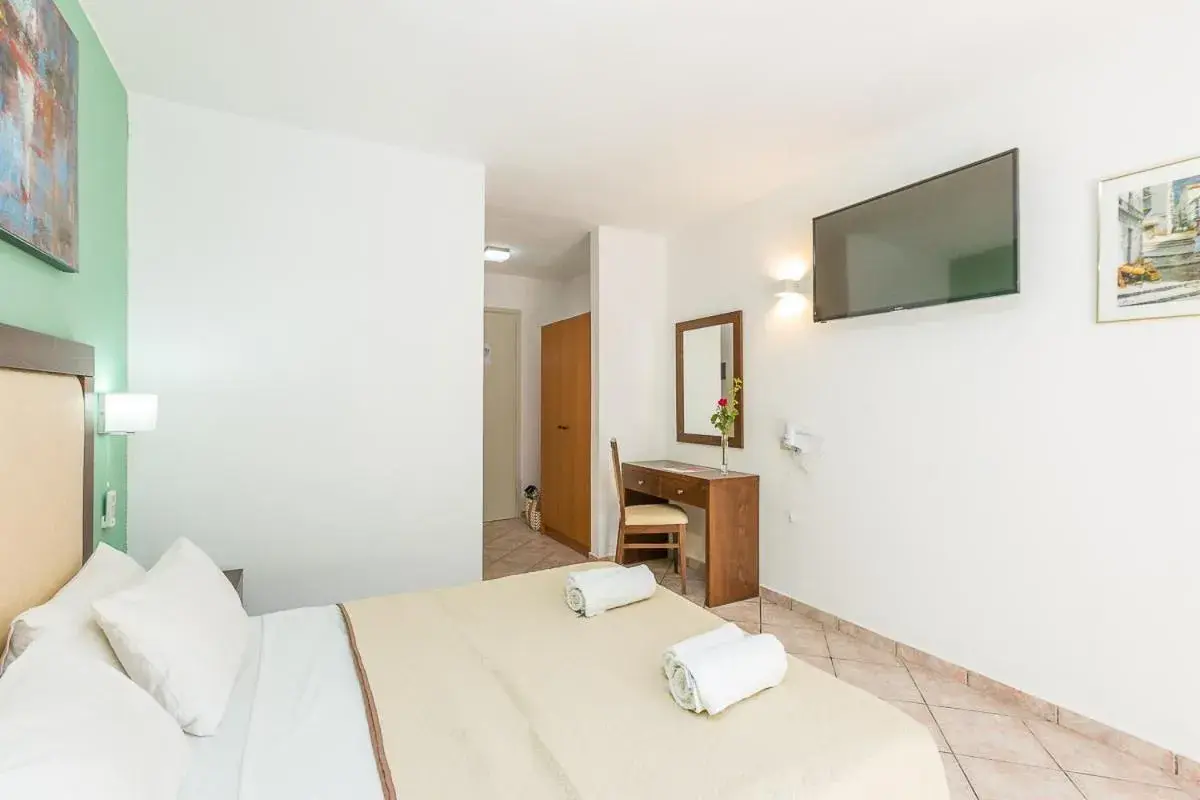 Bed in Xidas Garden Bed in Xidas Garden