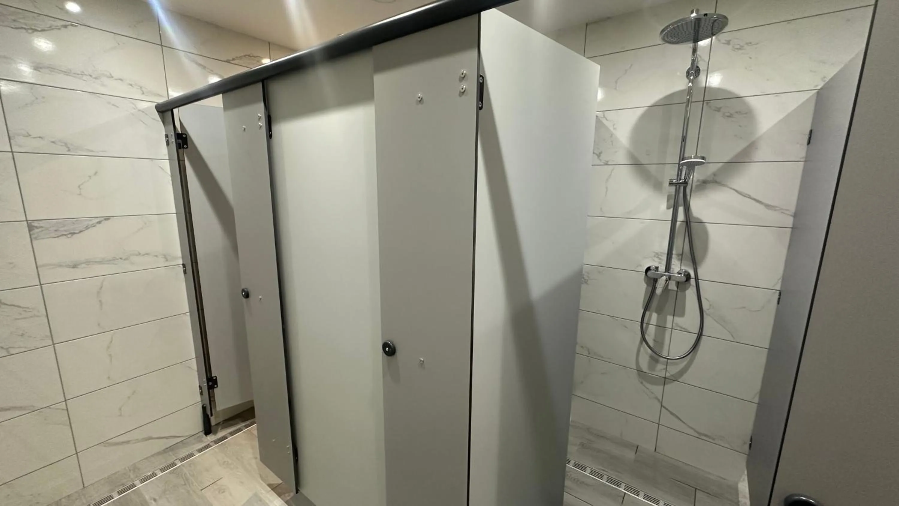 Shower in Smart Russell Square