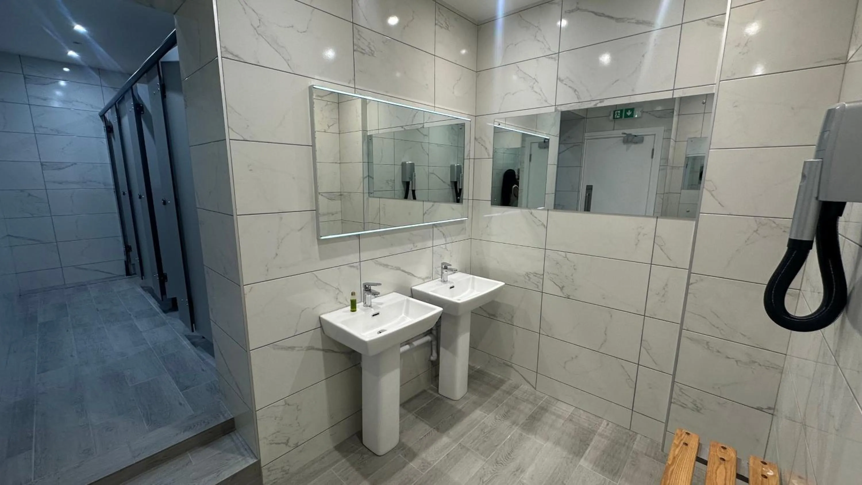 Shower in Smart Russell Square