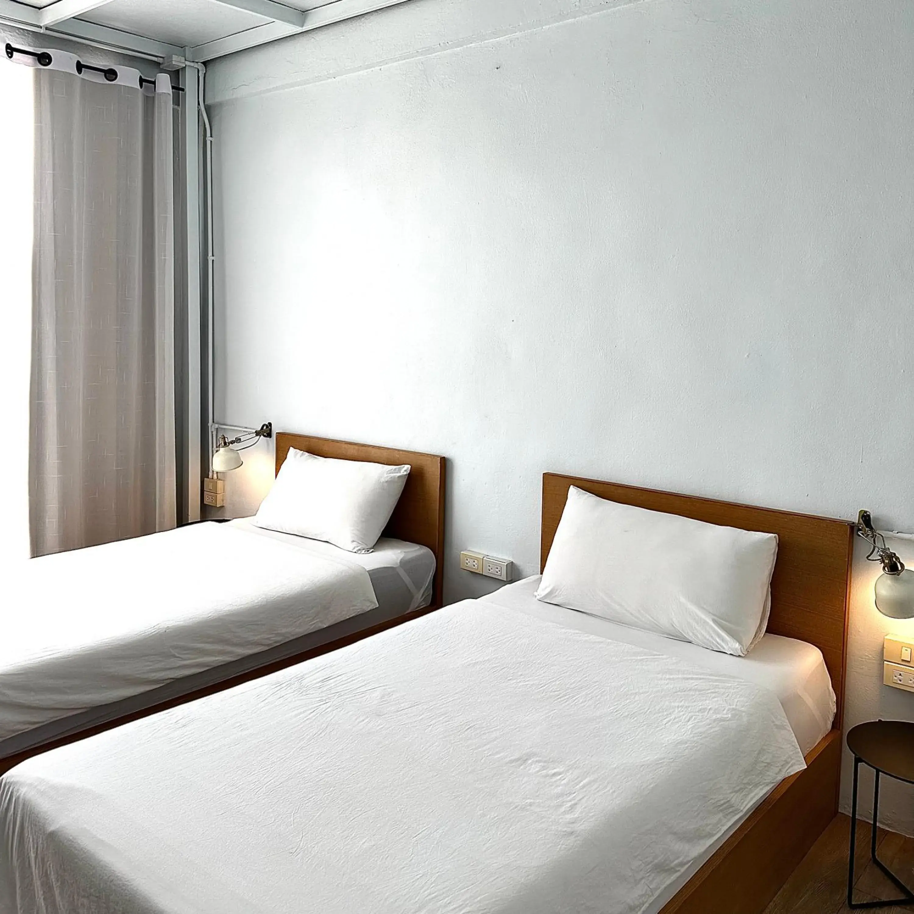 Bed in Beige Poshtels + Netflix Bed in Beige Poshtels + Netflix