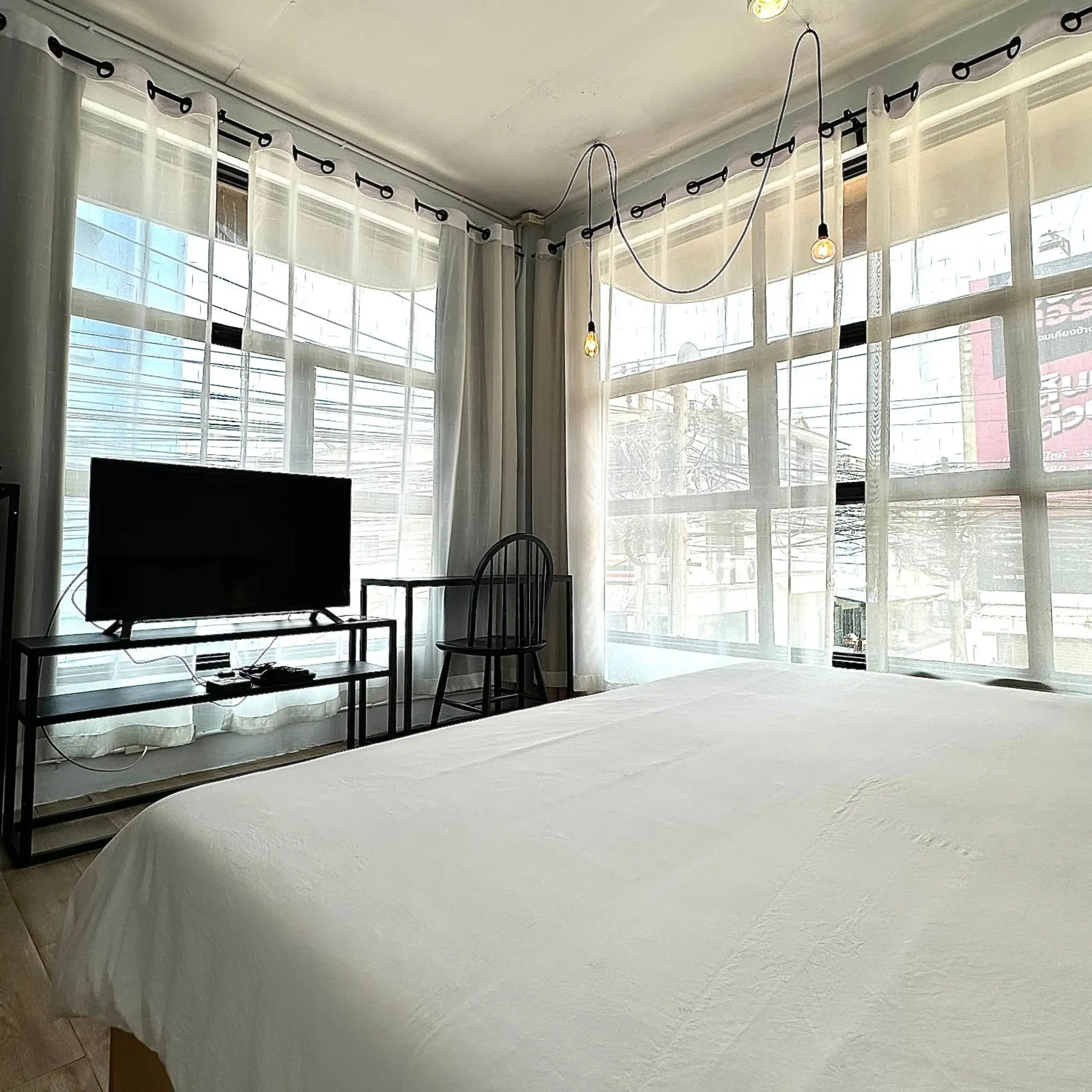 Bed in Beige Poshtels + Netflix Bed in Beige Poshtels + Netflix