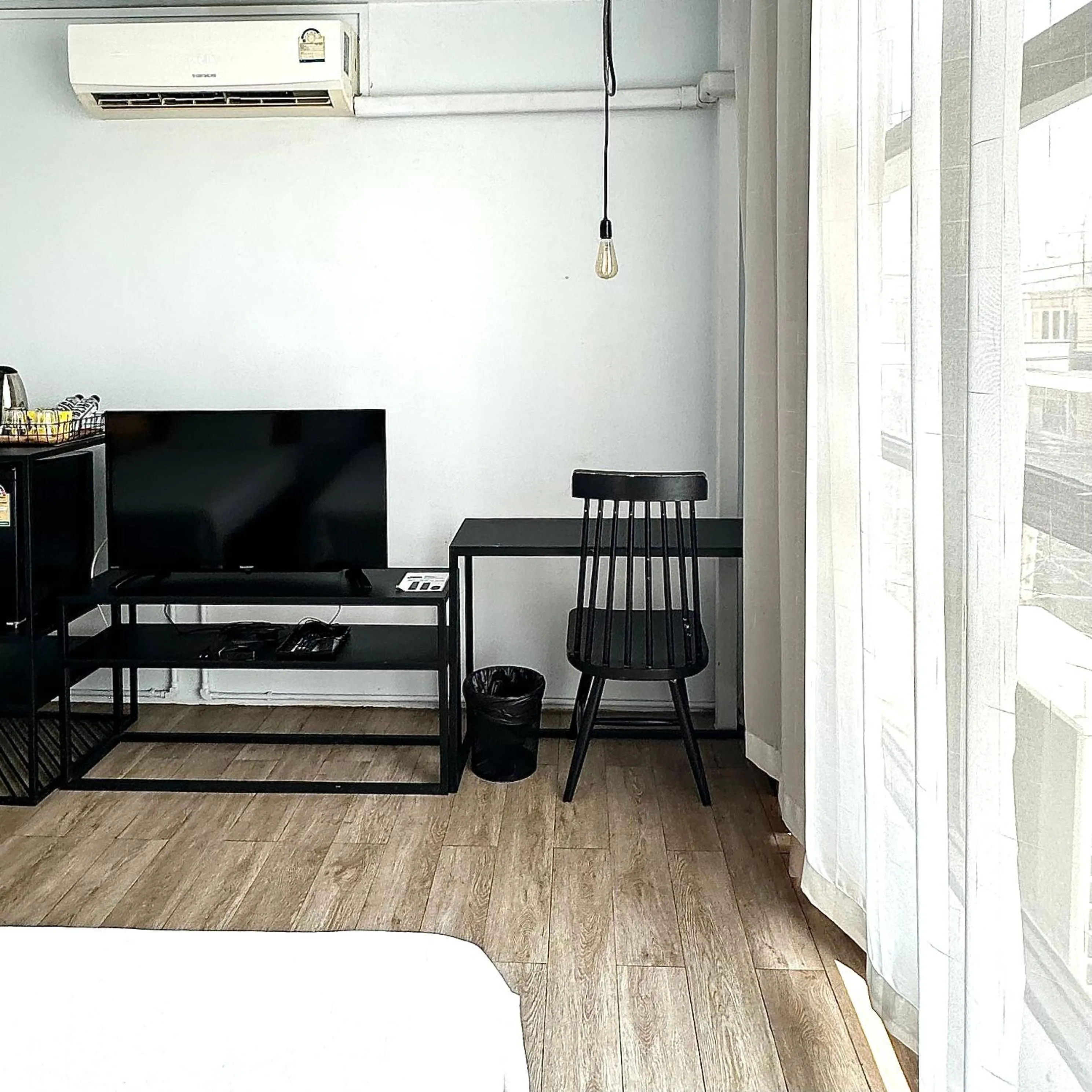 TV and multimedia in Beige Poshtels + Netflix