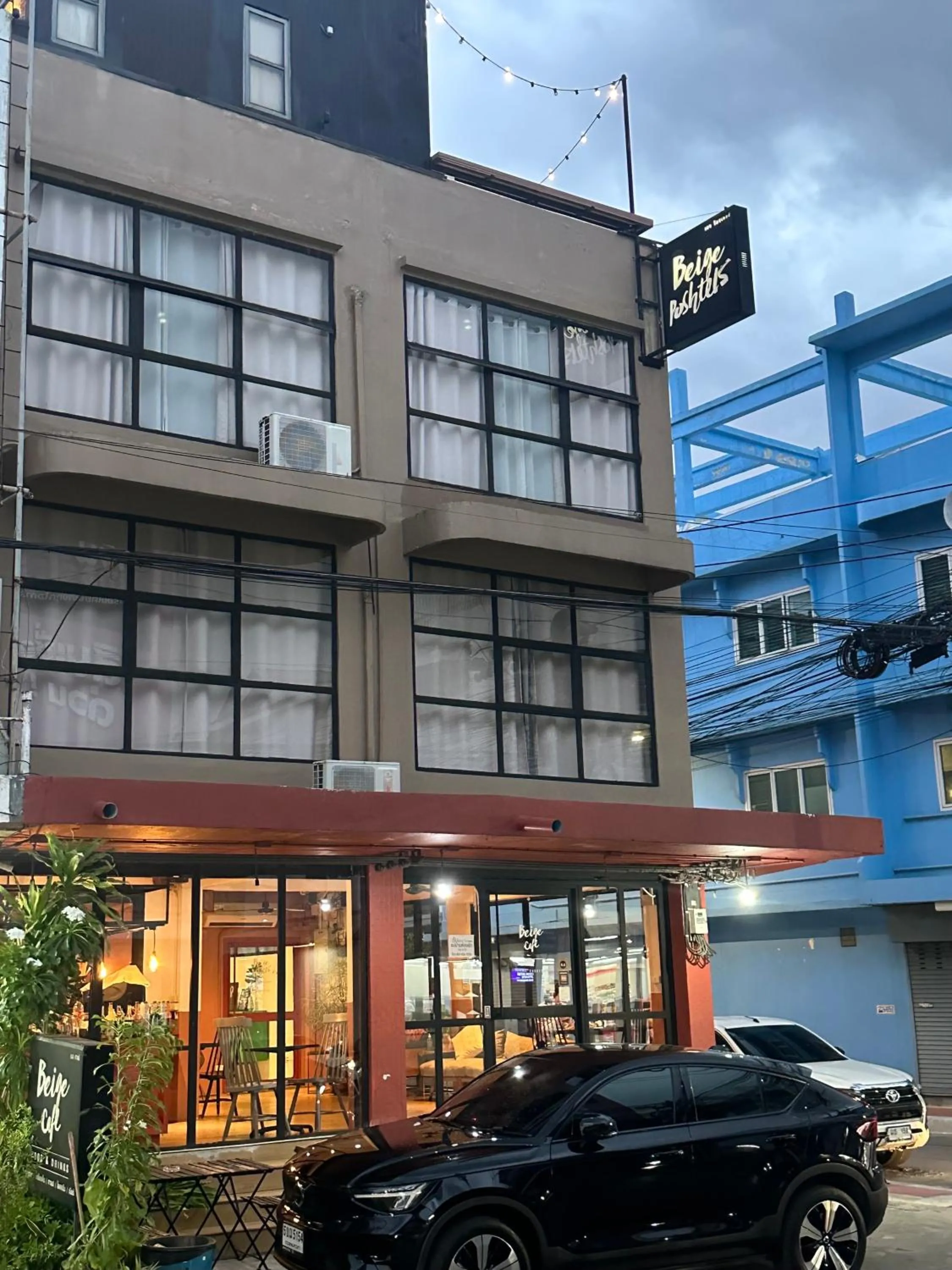 Property building in Beige Poshtels + Netflix