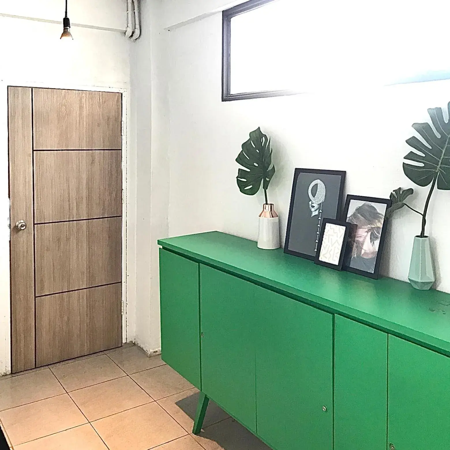 Property building in Beige Poshtels + Netflix Property building in Beige Poshtels + Netflix