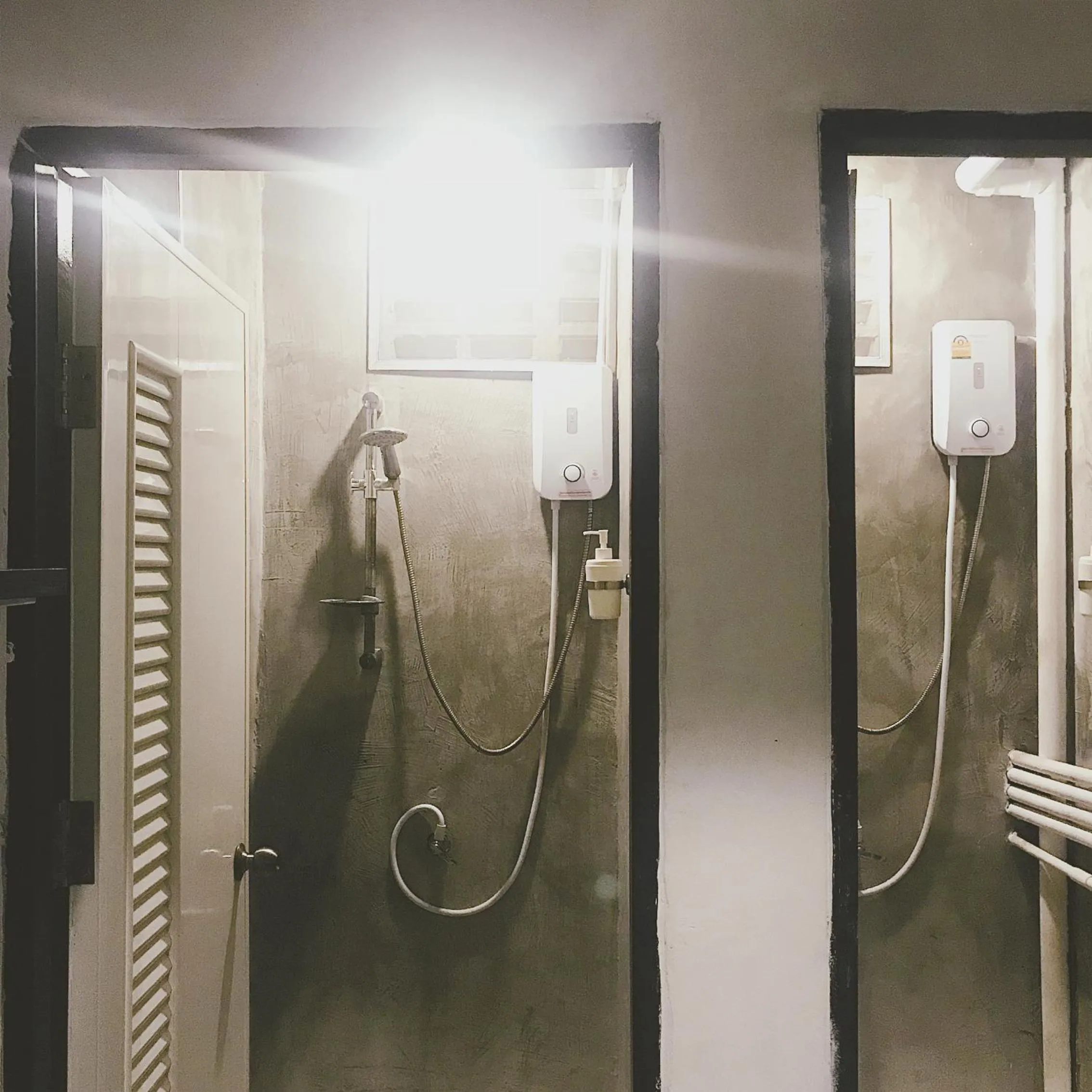 Bathroom in Beige Poshtels + Netflix