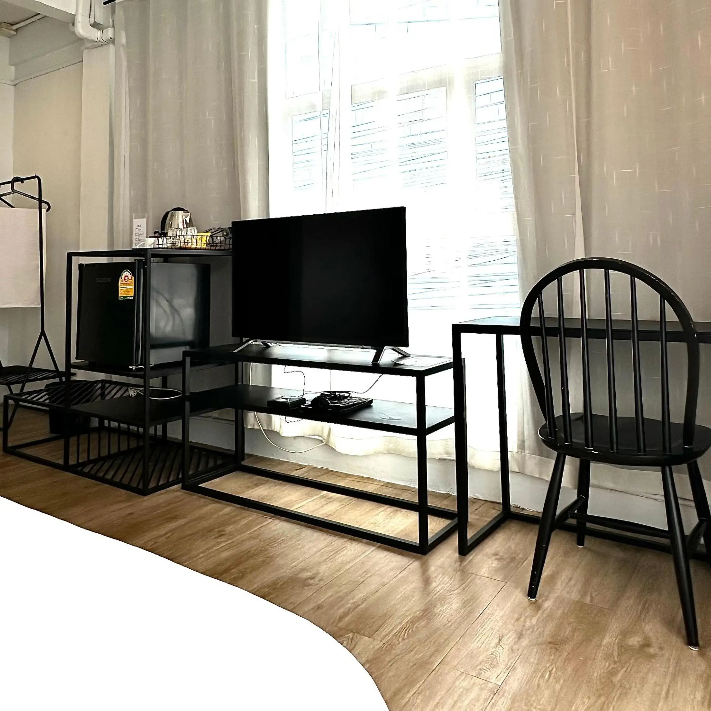 TV and multimedia, Bed in Beige Poshtels + Netflix TV and multimedia, Bed in Beige Poshtels + Netflix