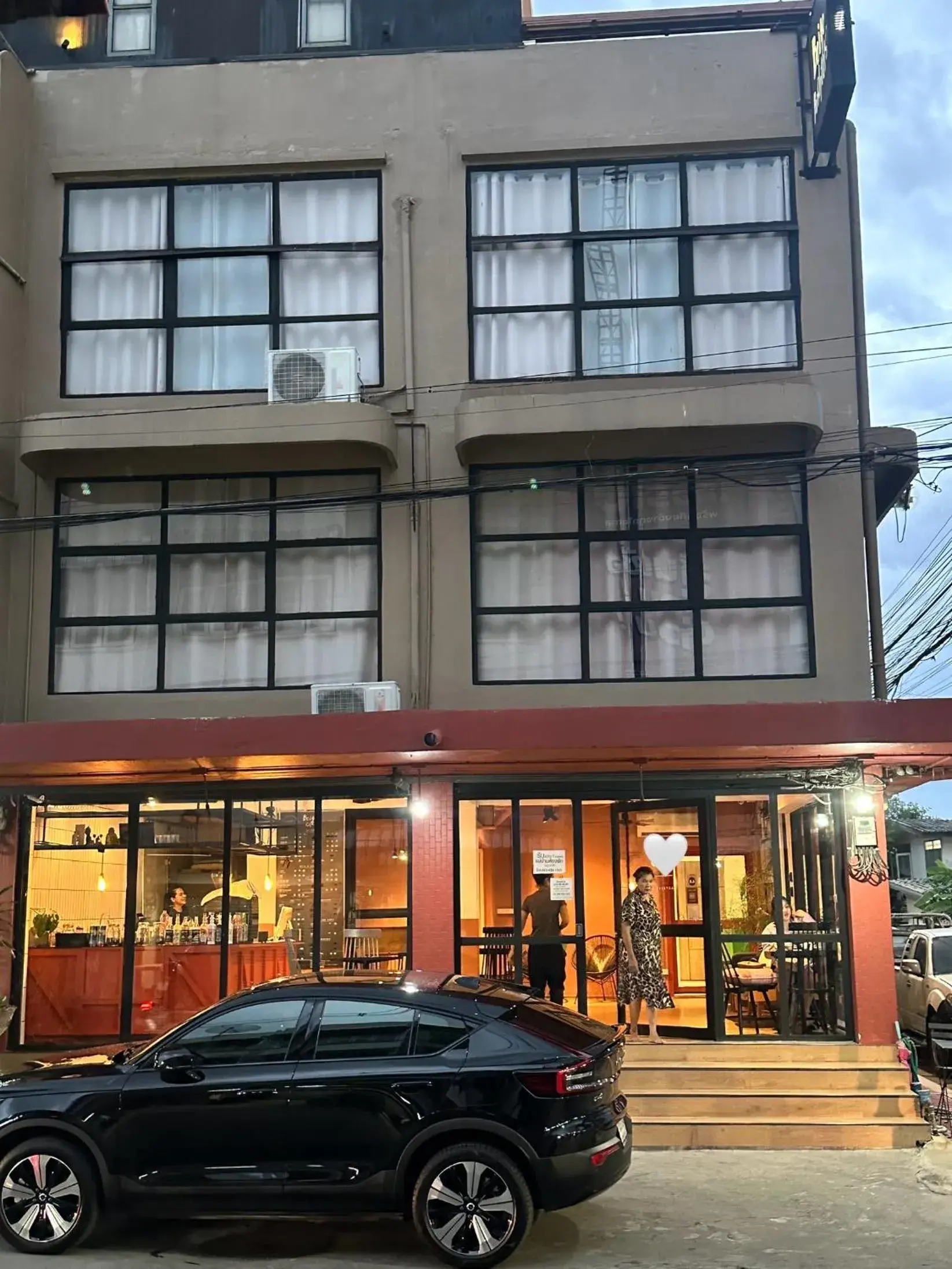 Property building in Beige Poshtels + Netflix Property building in Beige Poshtels + Netflix