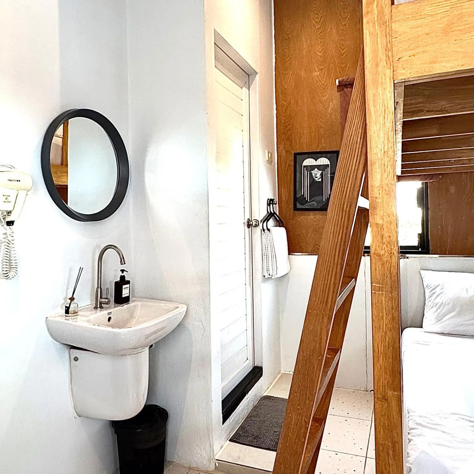 Shower, Bed in Beige Poshtels + Netflix