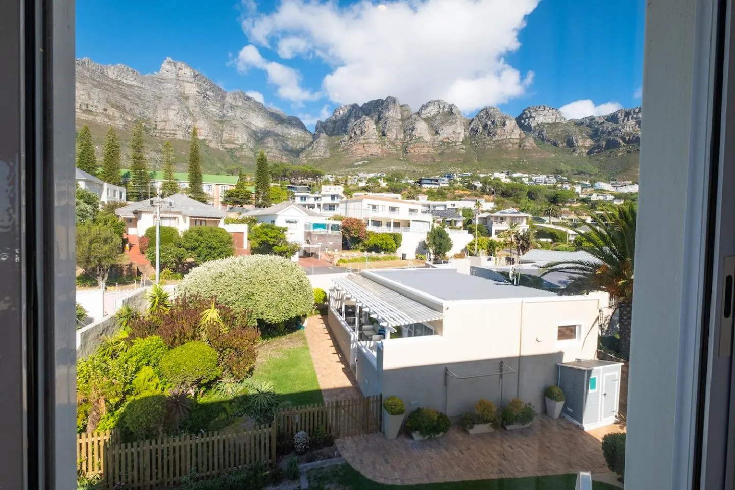 Mountain view in 3 On Camps Bay